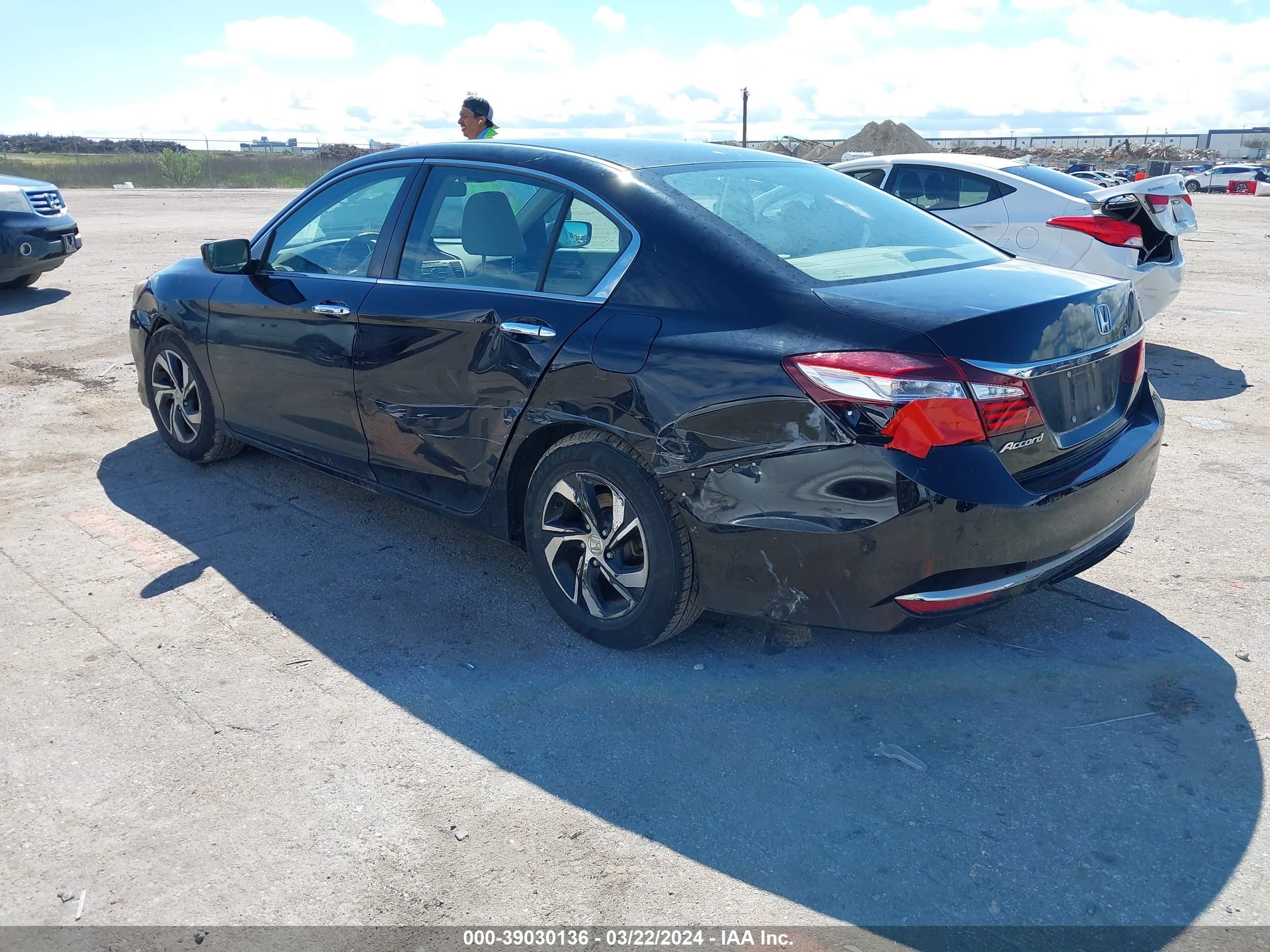 Photo 2 VIN: 1HGCR2F31HA185795 - HONDA ACCORD 