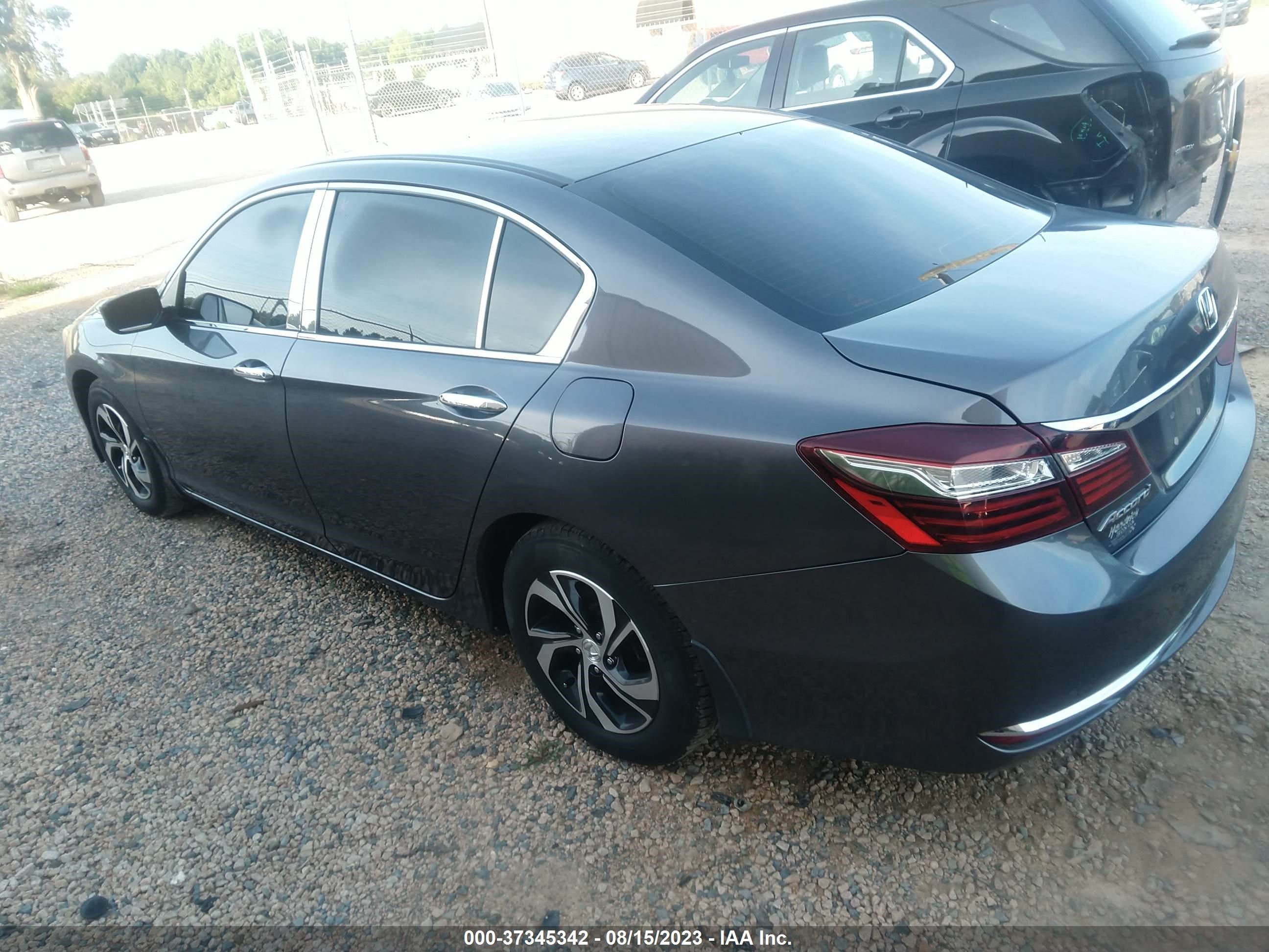 Photo 2 VIN: 1HGCR2F31HA188213 - HONDA ACCORD 