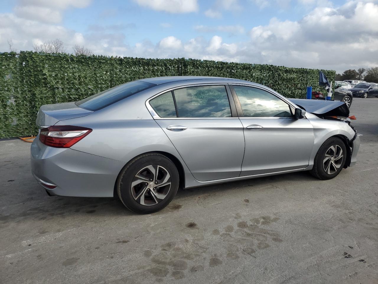 Photo 2 VIN: 1HGCR2F31HA190057 - HONDA ACCORD 