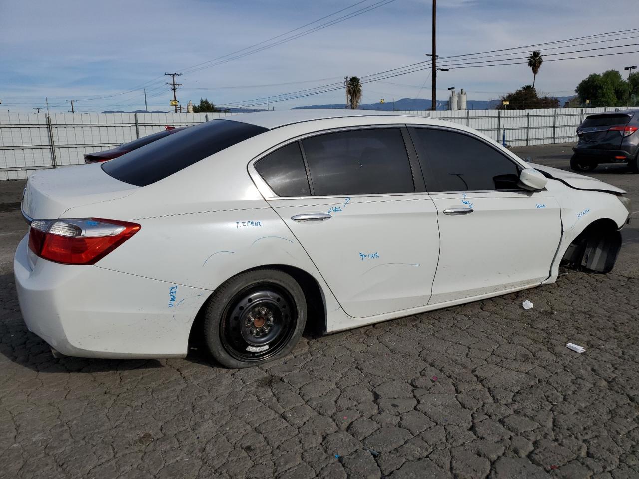 Photo 2 VIN: 1HGCR2F32DA032403 - HONDA ACCORD 