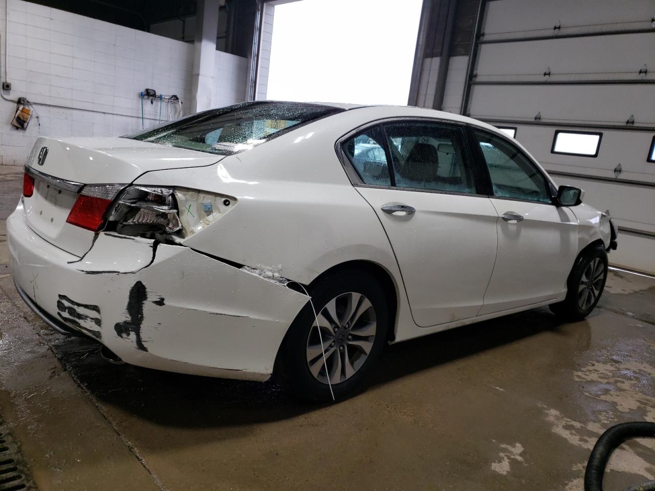 Photo 2 VIN: 1HGCR2F32EA258569 - HONDA ACCORD 