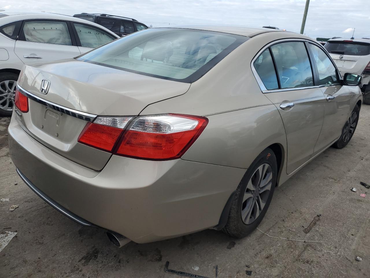 Photo 2 VIN: 1HGCR2F32FA073925 - HONDA ACCORD 