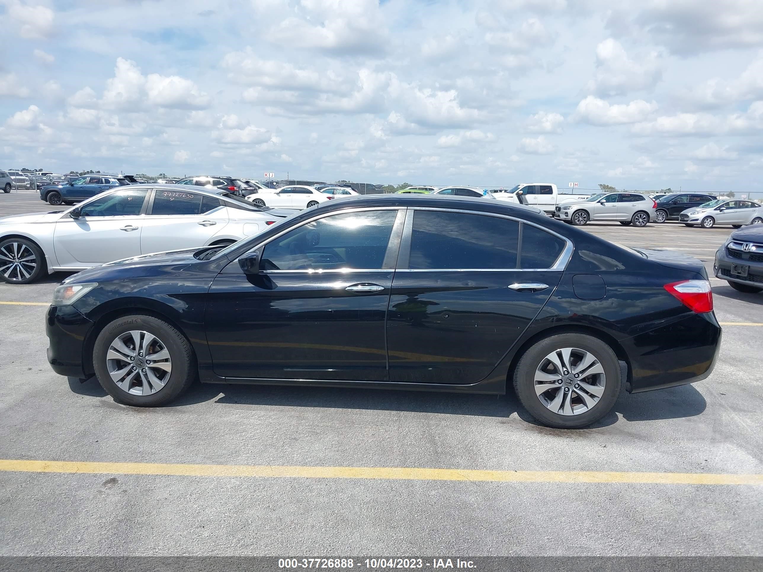 Photo 13 VIN: 1HGCR2F32FA156769 - HONDA ACCORD 