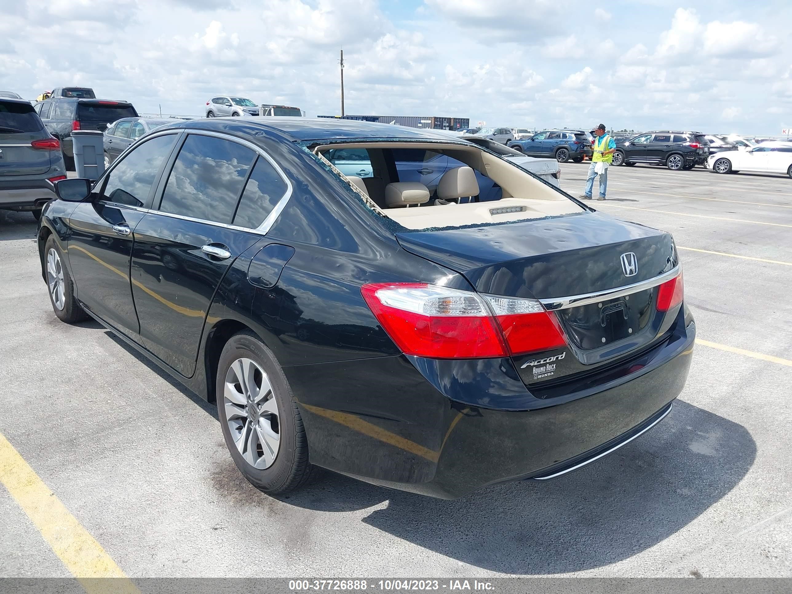 Photo 2 VIN: 1HGCR2F32FA156769 - HONDA ACCORD 