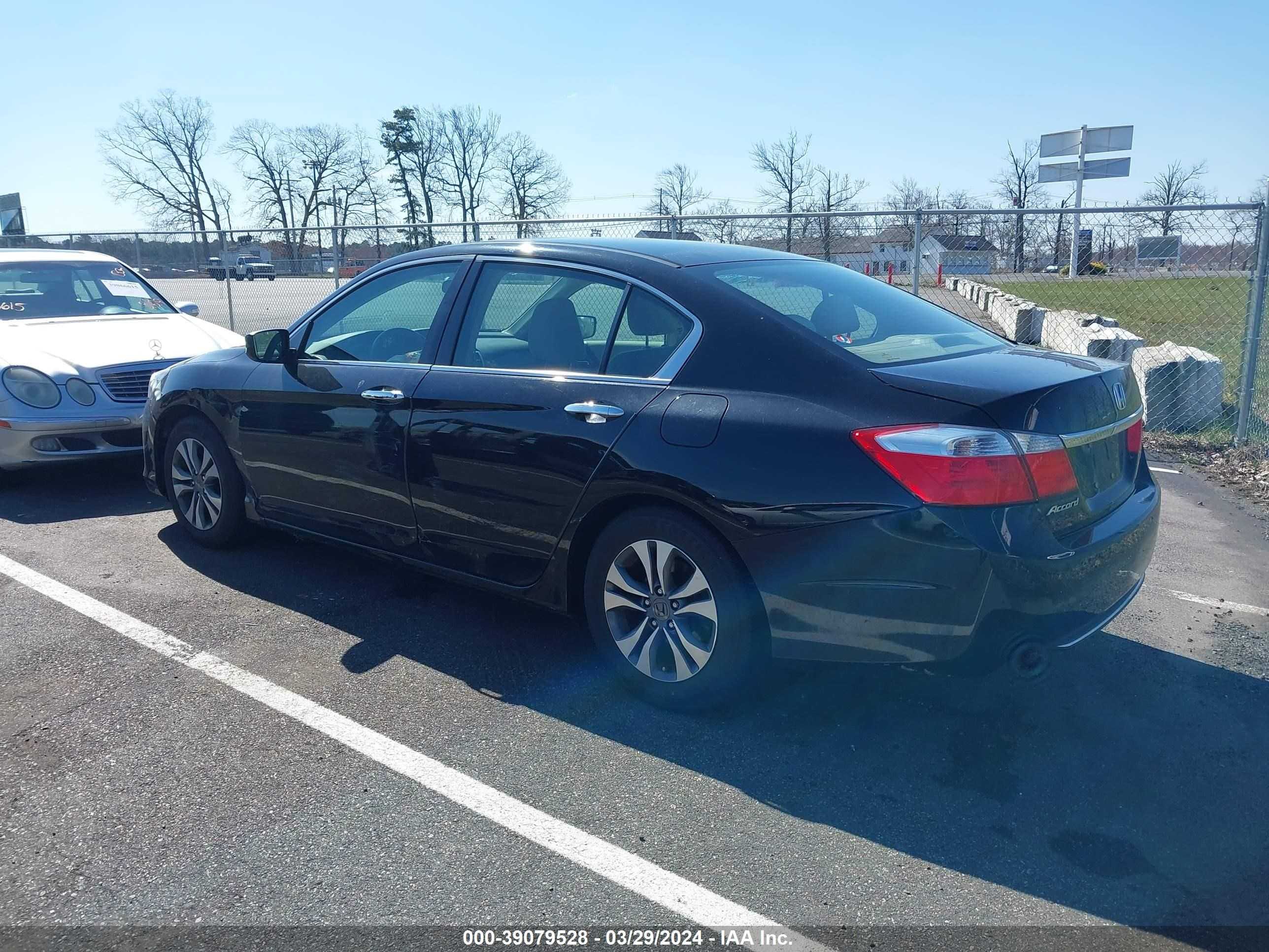 Photo 2 VIN: 1HGCR2F32FA259464 - HONDA ACCORD 