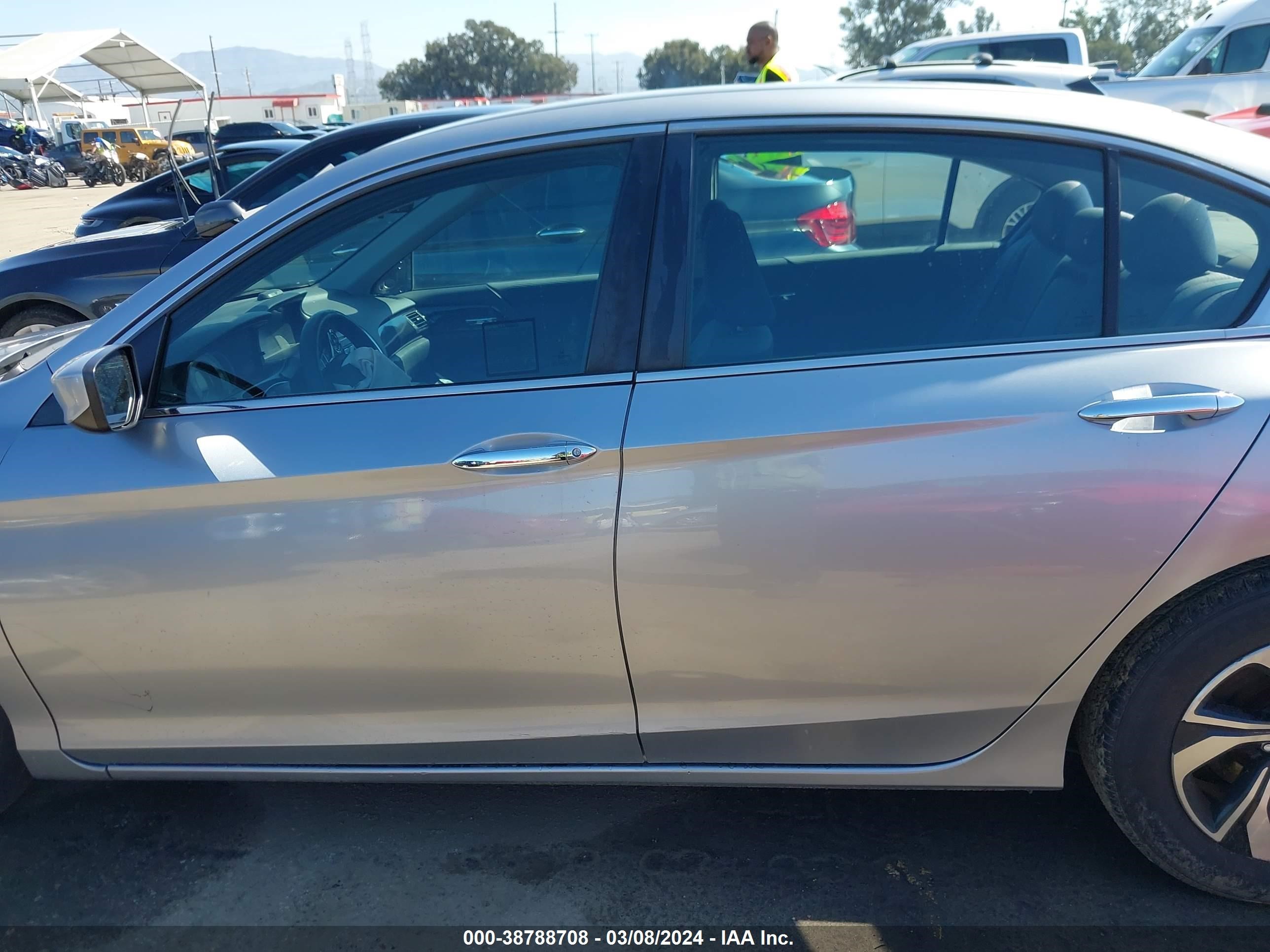 Photo 13 VIN: 1HGCR2F32GA092301 - HONDA ACCORD 