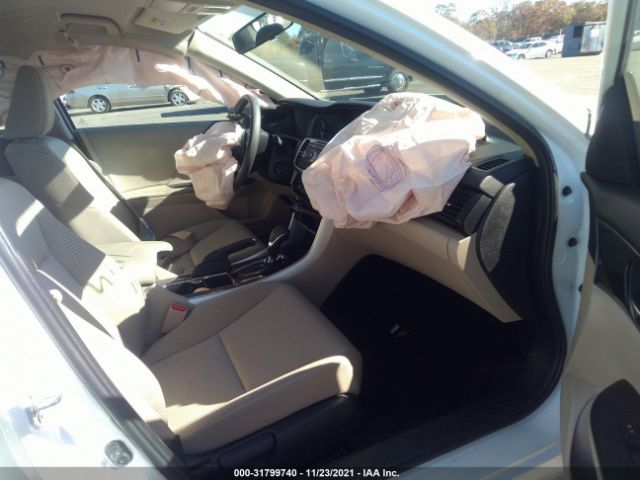 Photo 4 VIN: 1HGCR2F32GA118105 - HONDA ACCORD SEDAN 