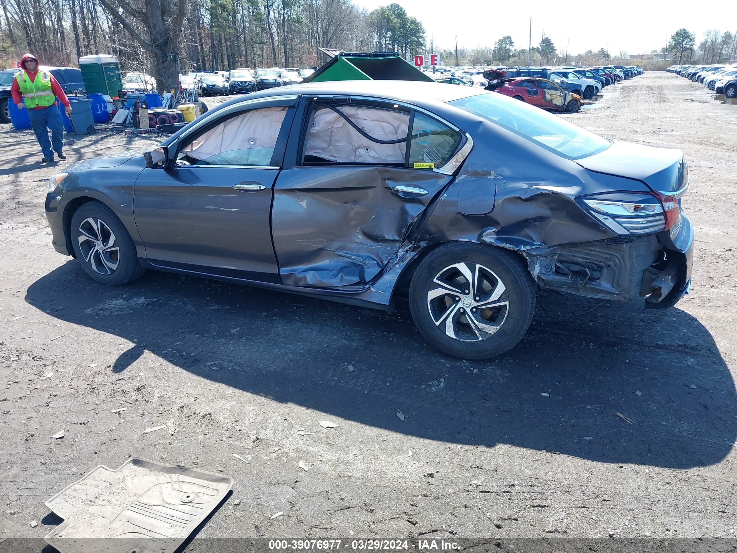 Photo 13 VIN: 1HGCR2F32GA217703 - HONDA ACCORD 