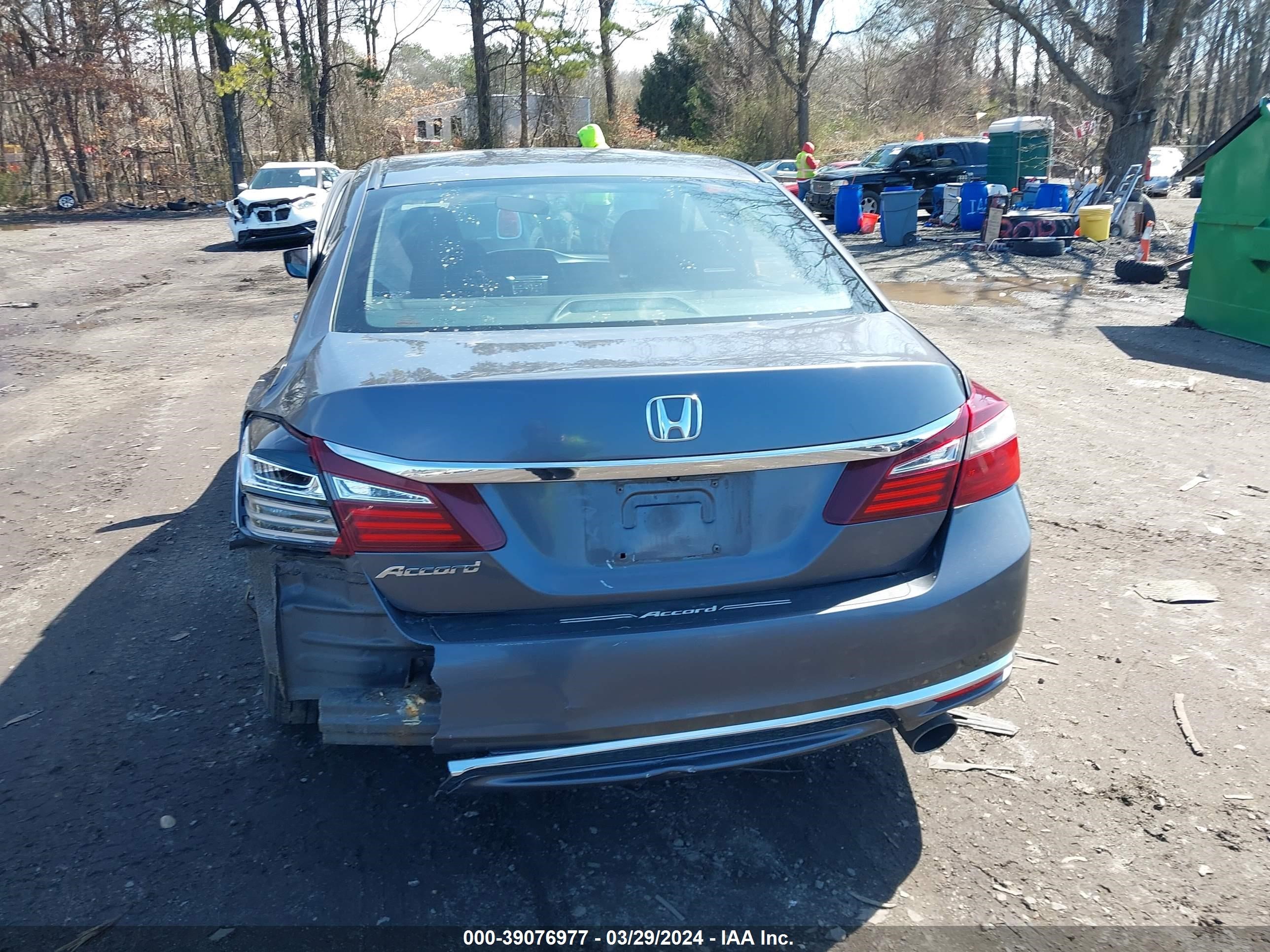 Photo 15 VIN: 1HGCR2F32GA217703 - HONDA ACCORD 