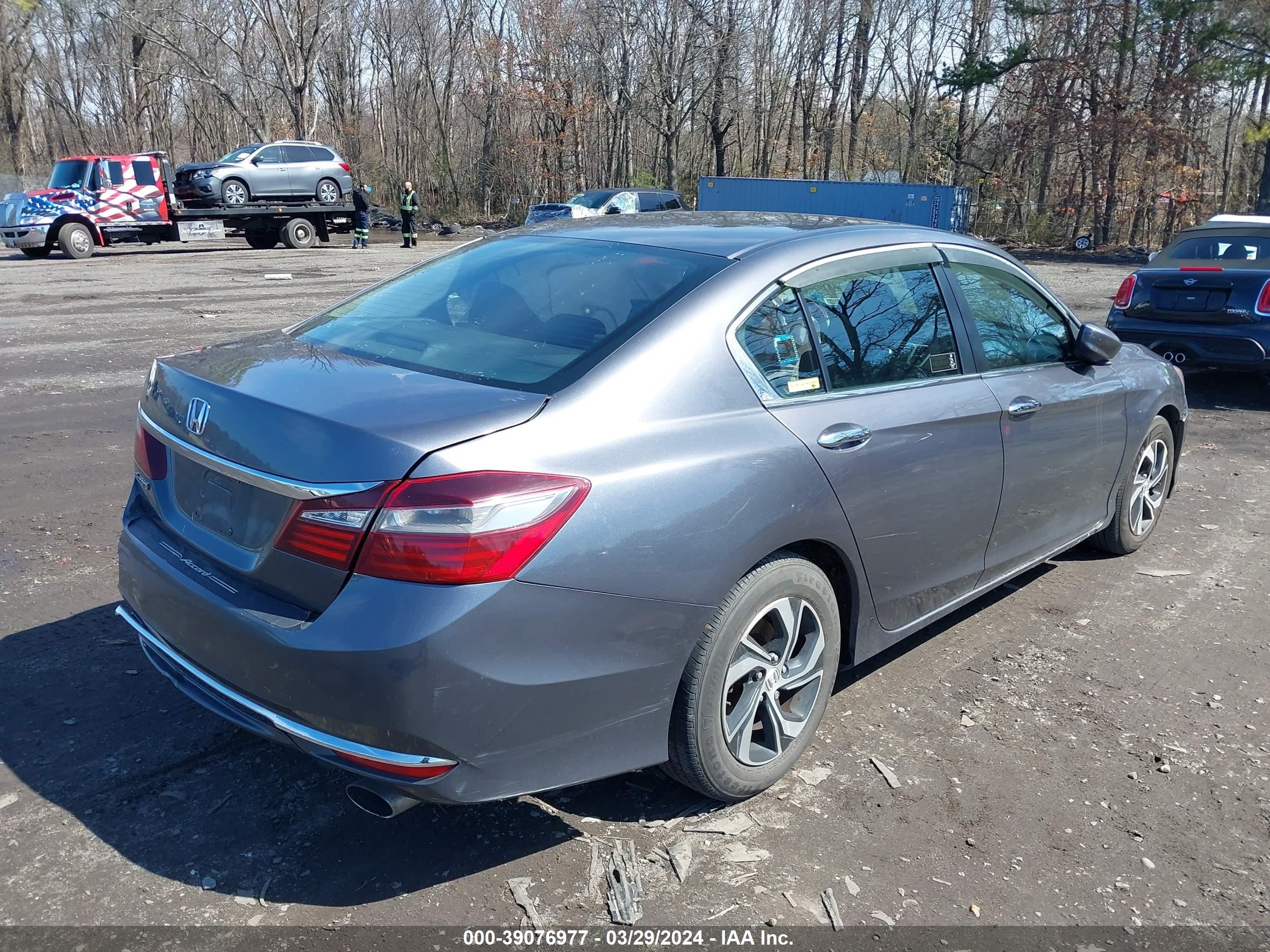 Photo 3 VIN: 1HGCR2F32GA217703 - HONDA ACCORD 