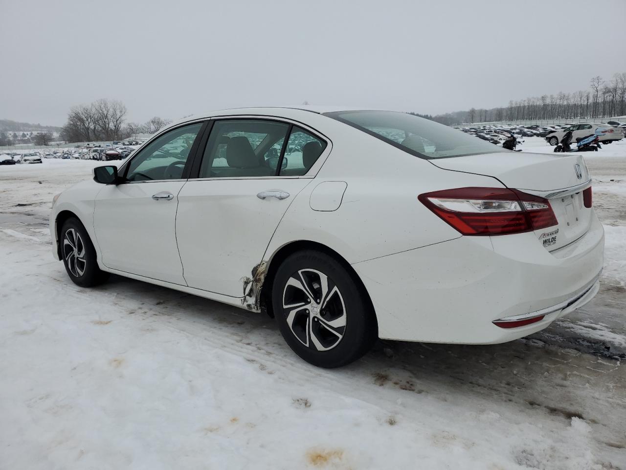 Photo 1 VIN: 1HGCR2F32HA076665 - HONDA ACCORD LX 