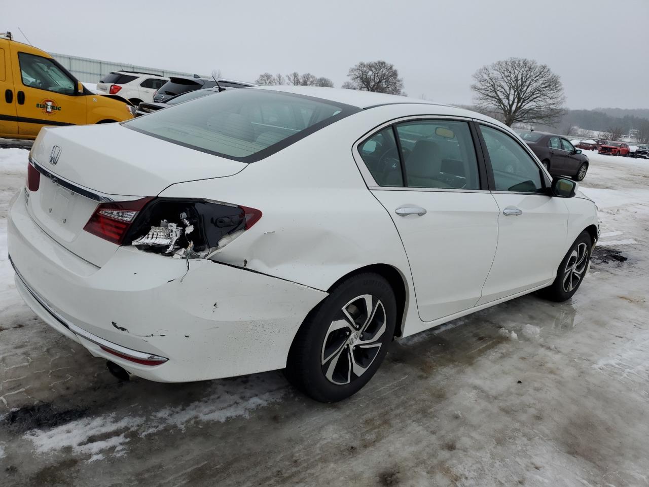 Photo 2 VIN: 1HGCR2F32HA076665 - HONDA ACCORD LX 