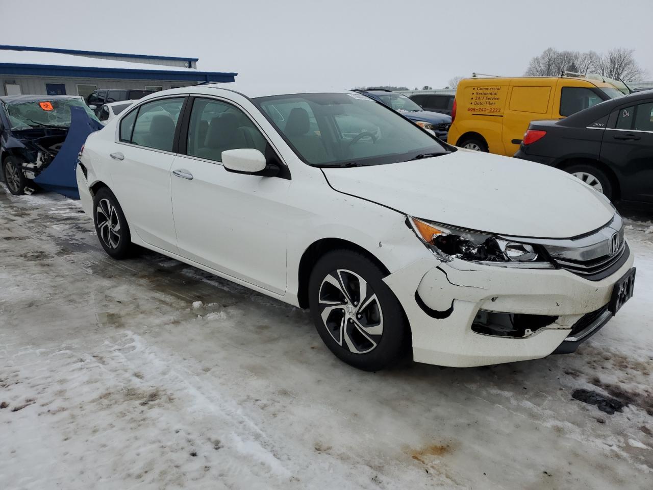 Photo 3 VIN: 1HGCR2F32HA076665 - HONDA ACCORD LX 