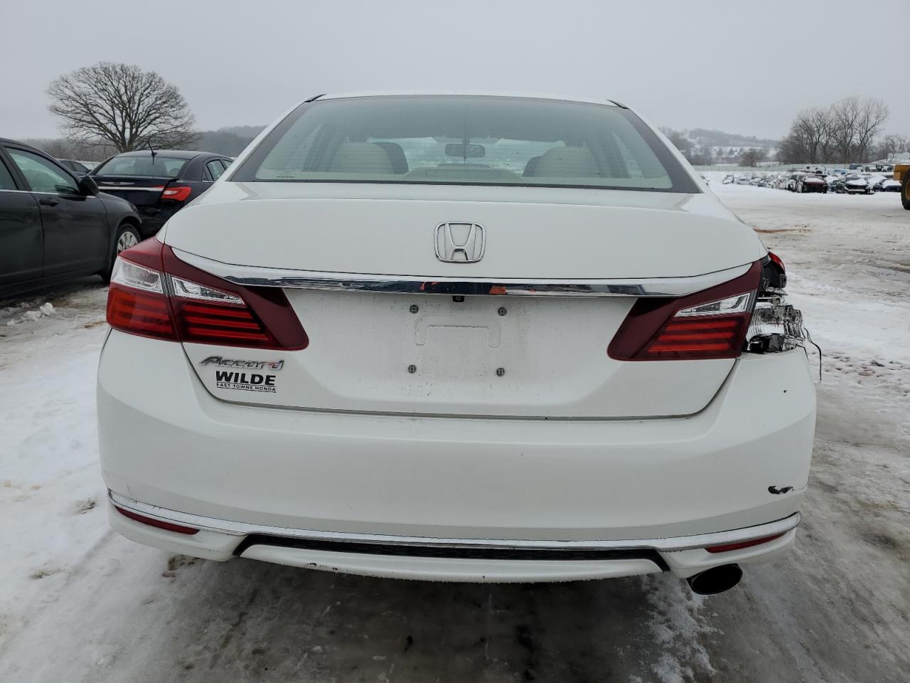 Photo 5 VIN: 1HGCR2F32HA076665 - HONDA ACCORD LX 