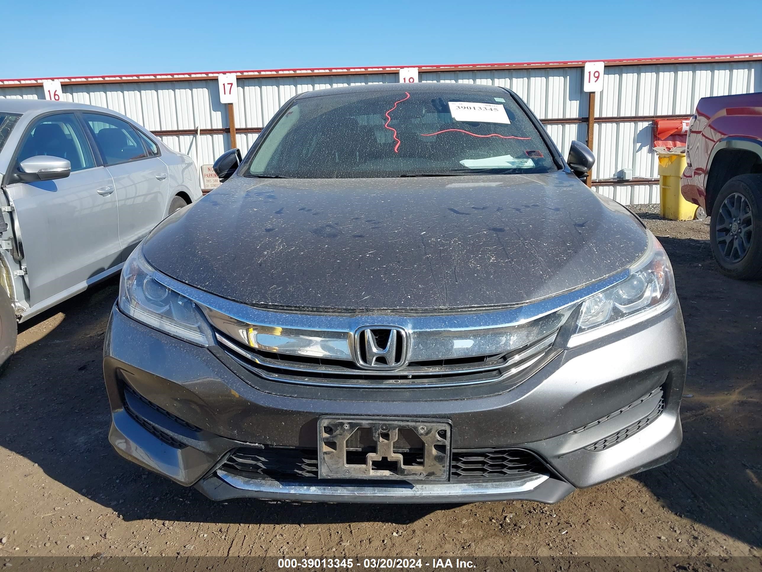 Photo 12 VIN: 1HGCR2F32HA160162 - HONDA ACCORD 