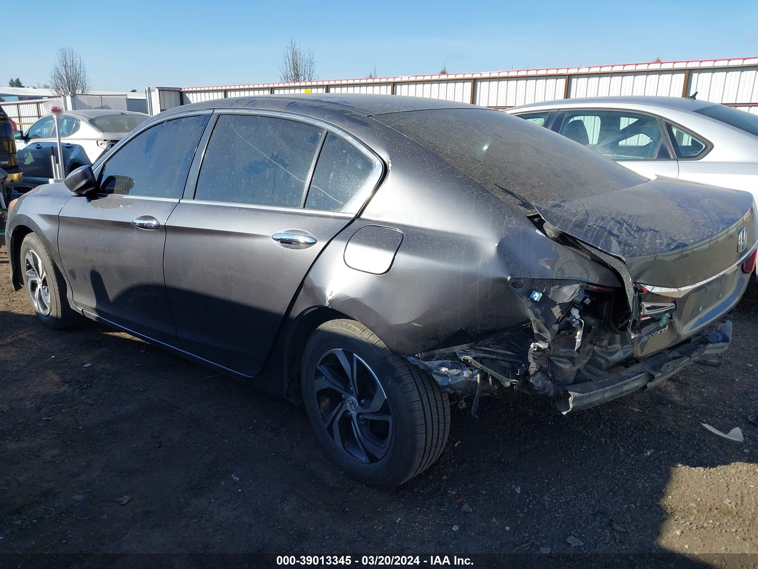 Photo 2 VIN: 1HGCR2F32HA160162 - HONDA ACCORD 