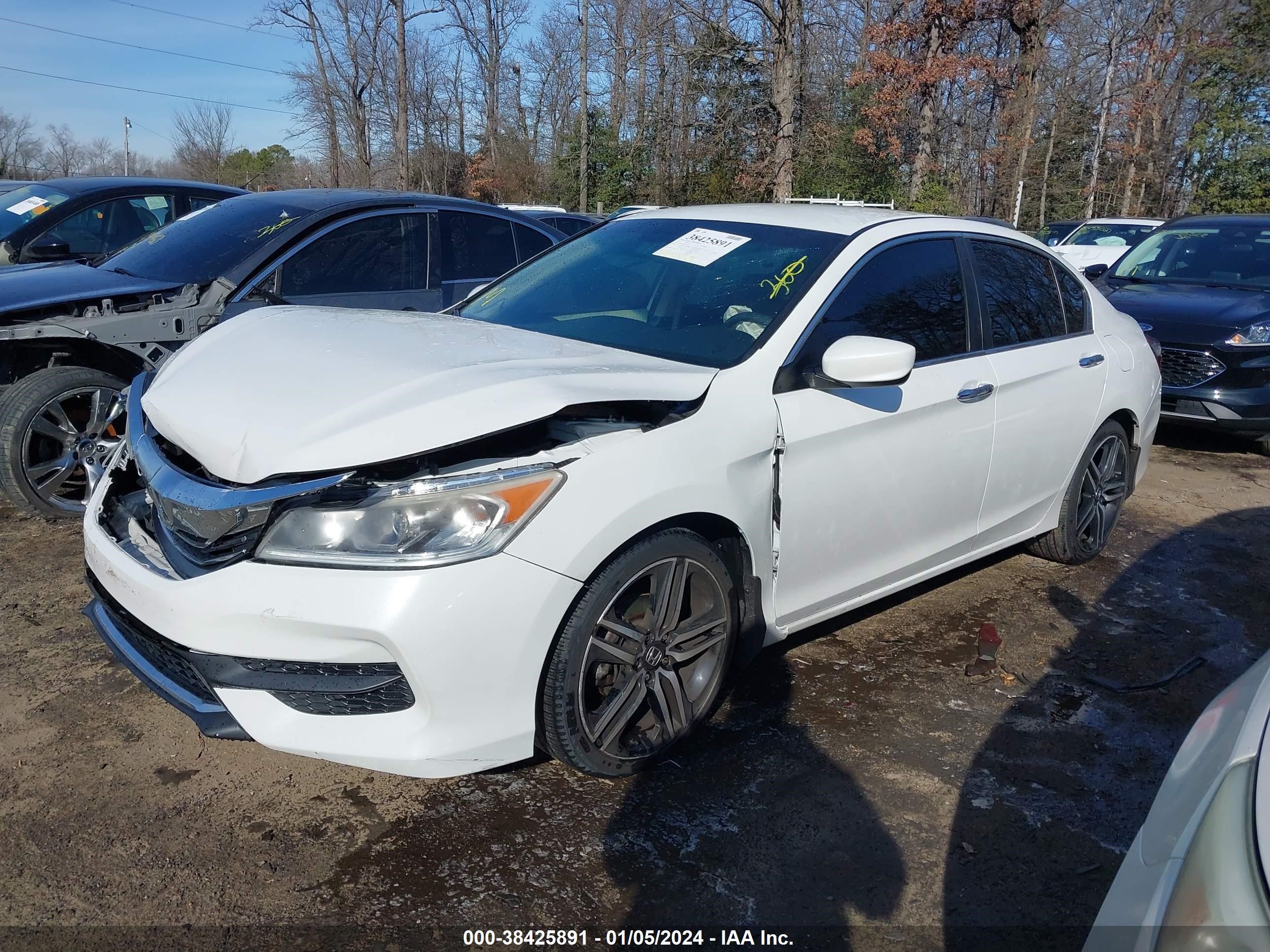 Photo 1 VIN: 1HGCR2F32HA169136 - HONDA ACCORD 