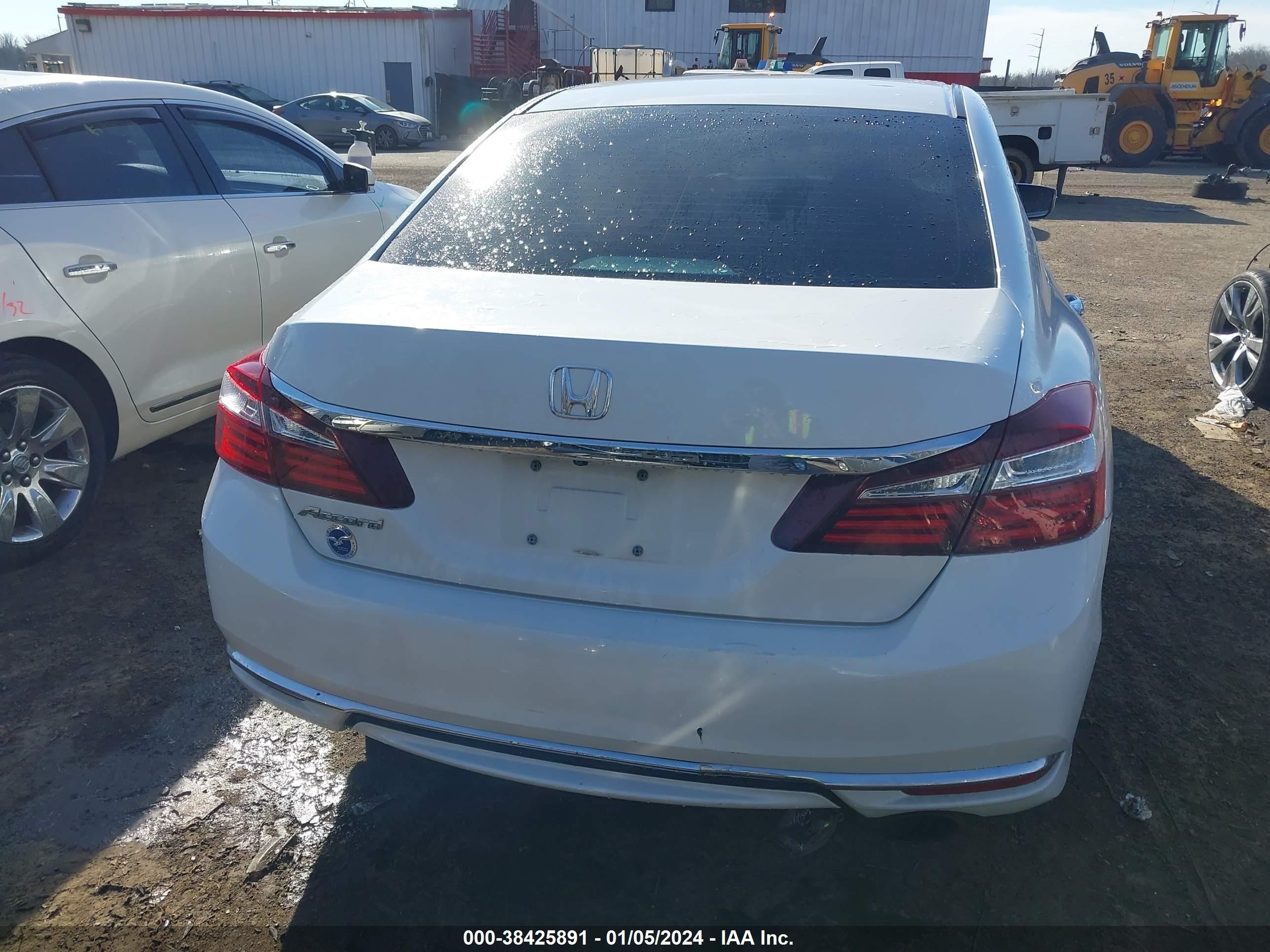 Photo 16 VIN: 1HGCR2F32HA169136 - HONDA ACCORD 