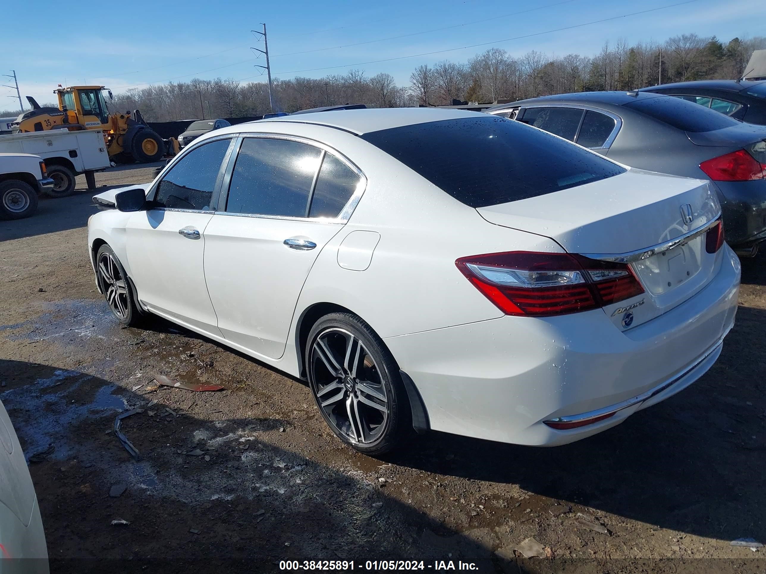 Photo 2 VIN: 1HGCR2F32HA169136 - HONDA ACCORD 