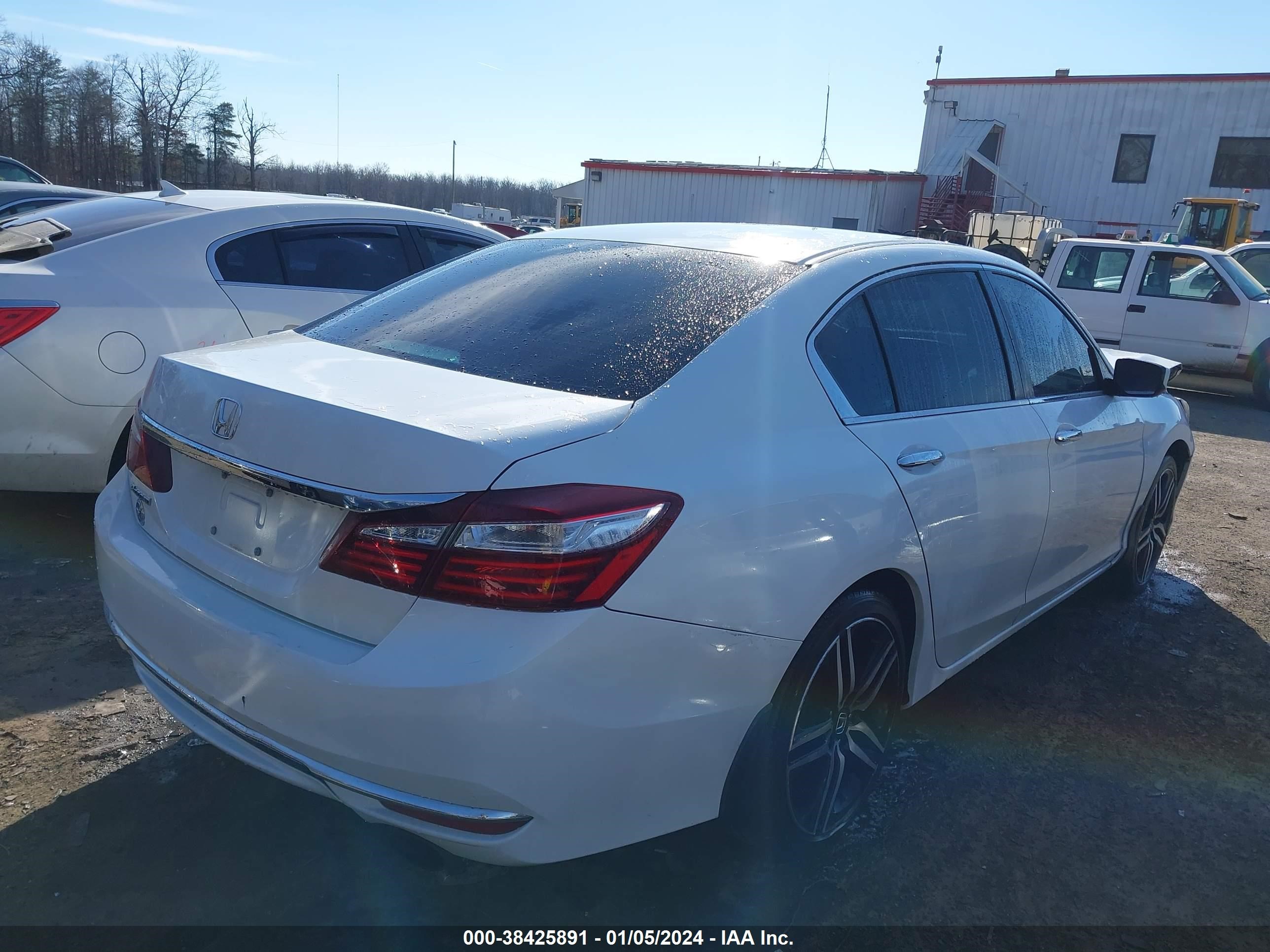 Photo 3 VIN: 1HGCR2F32HA169136 - HONDA ACCORD 