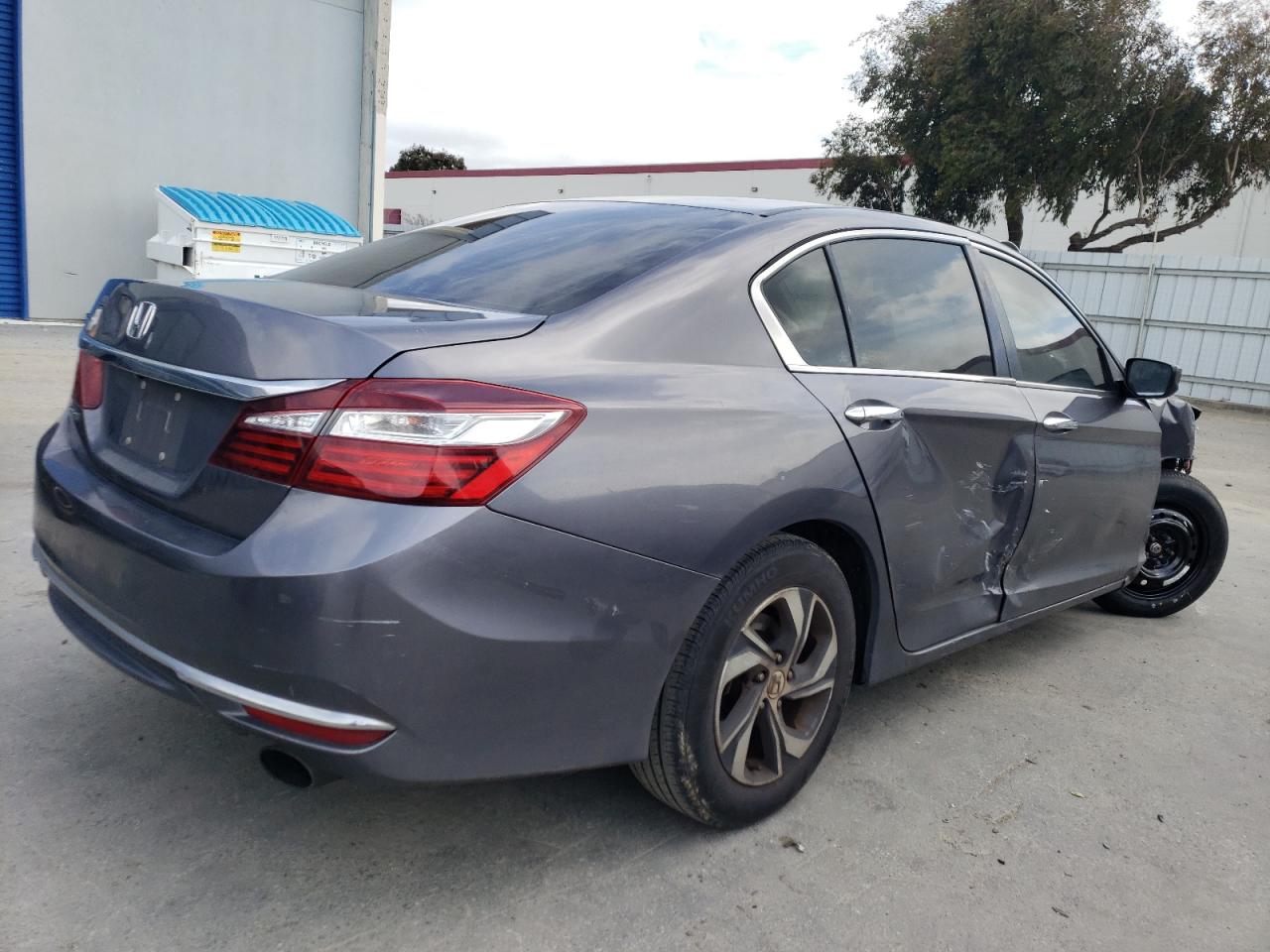 Photo 2 VIN: 1HGCR2F32HA175406 - HONDA ACCORD 