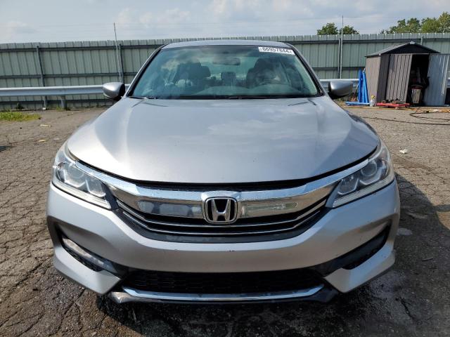 Photo 4 VIN: 1HGCR2F32HA273142 - HONDA ACCORD LX 