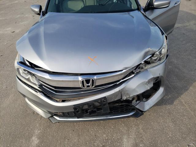 Photo 10 VIN: 1HGCR2F32HA302932 - HONDA ACCORD LX 