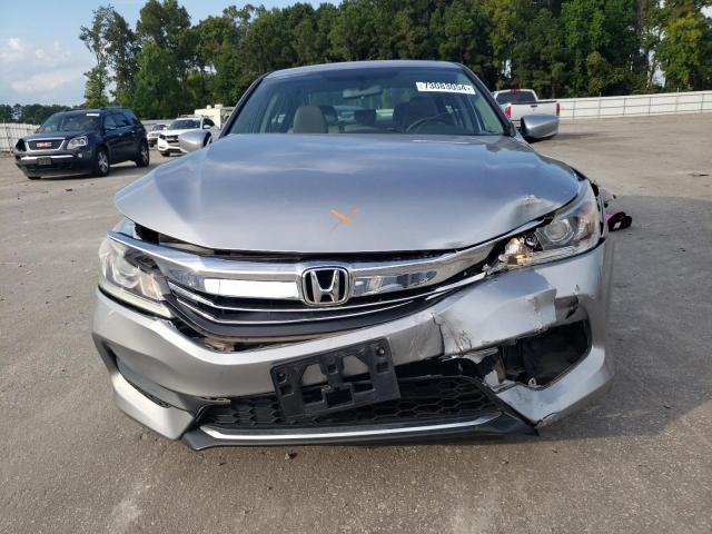 Photo 4 VIN: 1HGCR2F32HA302932 - HONDA ACCORD LX 