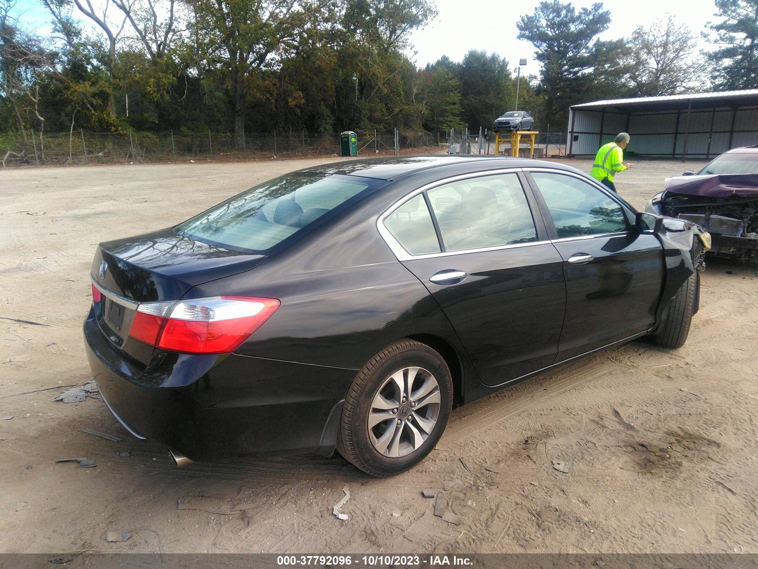 Photo 3 VIN: 1HGCR2F33DA130548 - HONDA ACCORD 