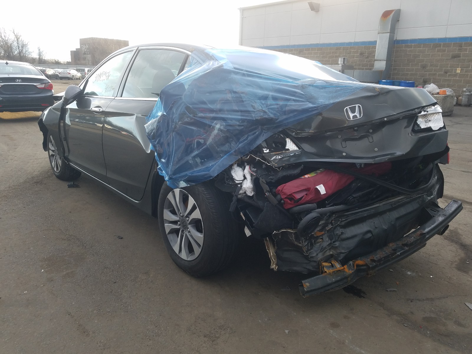 Photo 2 VIN: 1HGCR2F33DA224025 - HONDA ACCORD LX 