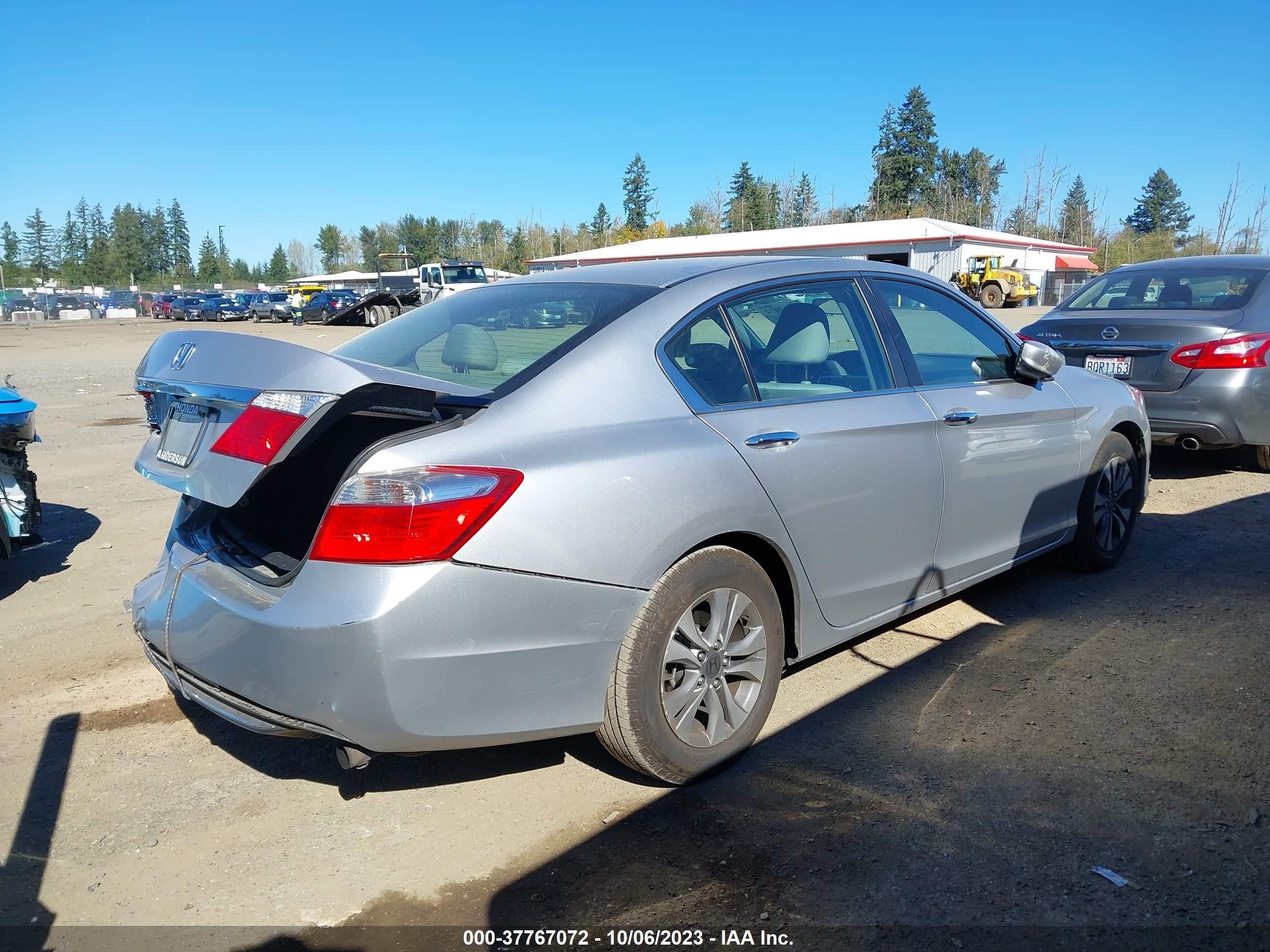 Photo 3 VIN: 1HGCR2F33EA199242 - HONDA ACCORD 