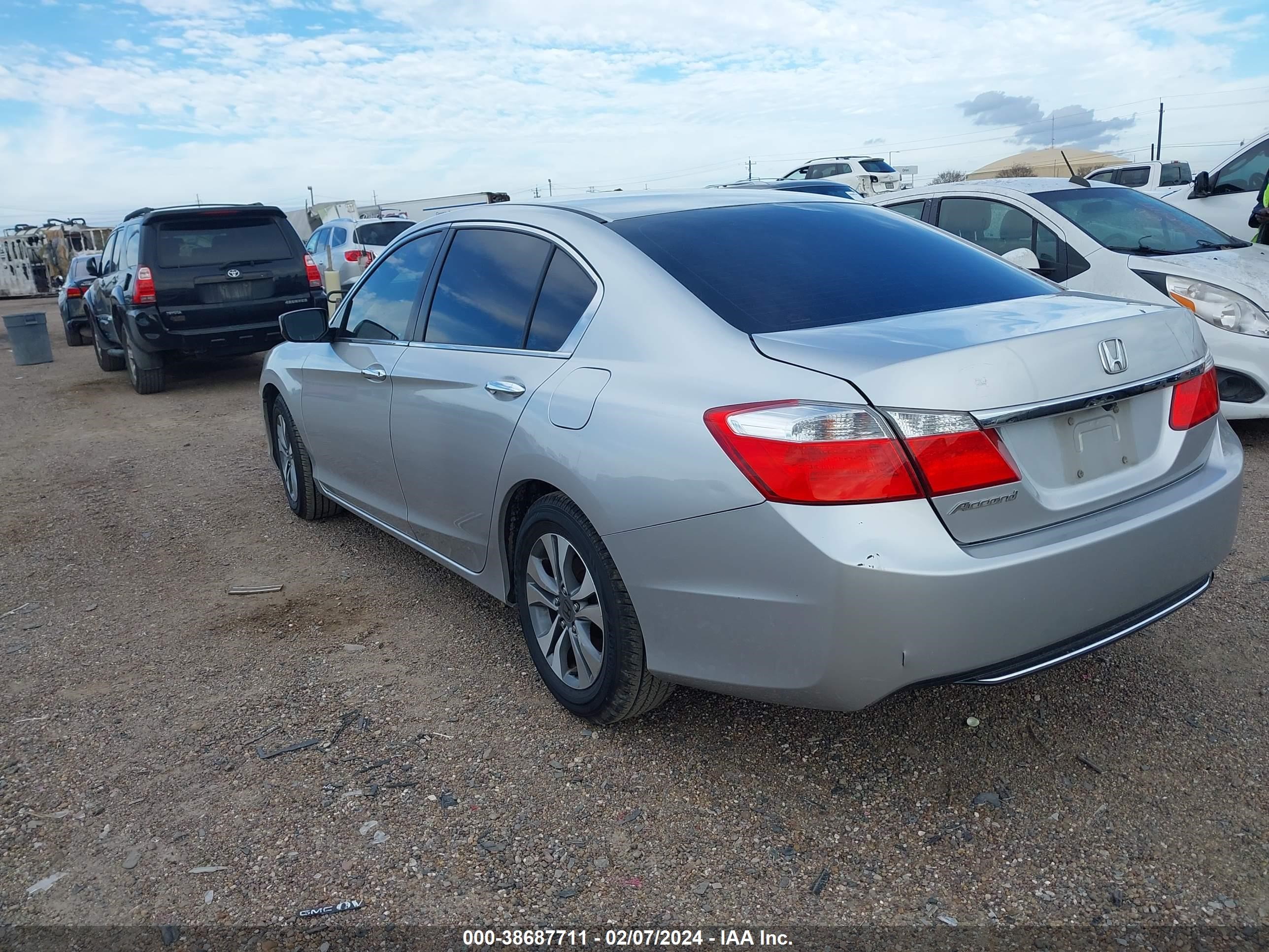 Photo 2 VIN: 1HGCR2F33EA205380 - HONDA ACCORD 