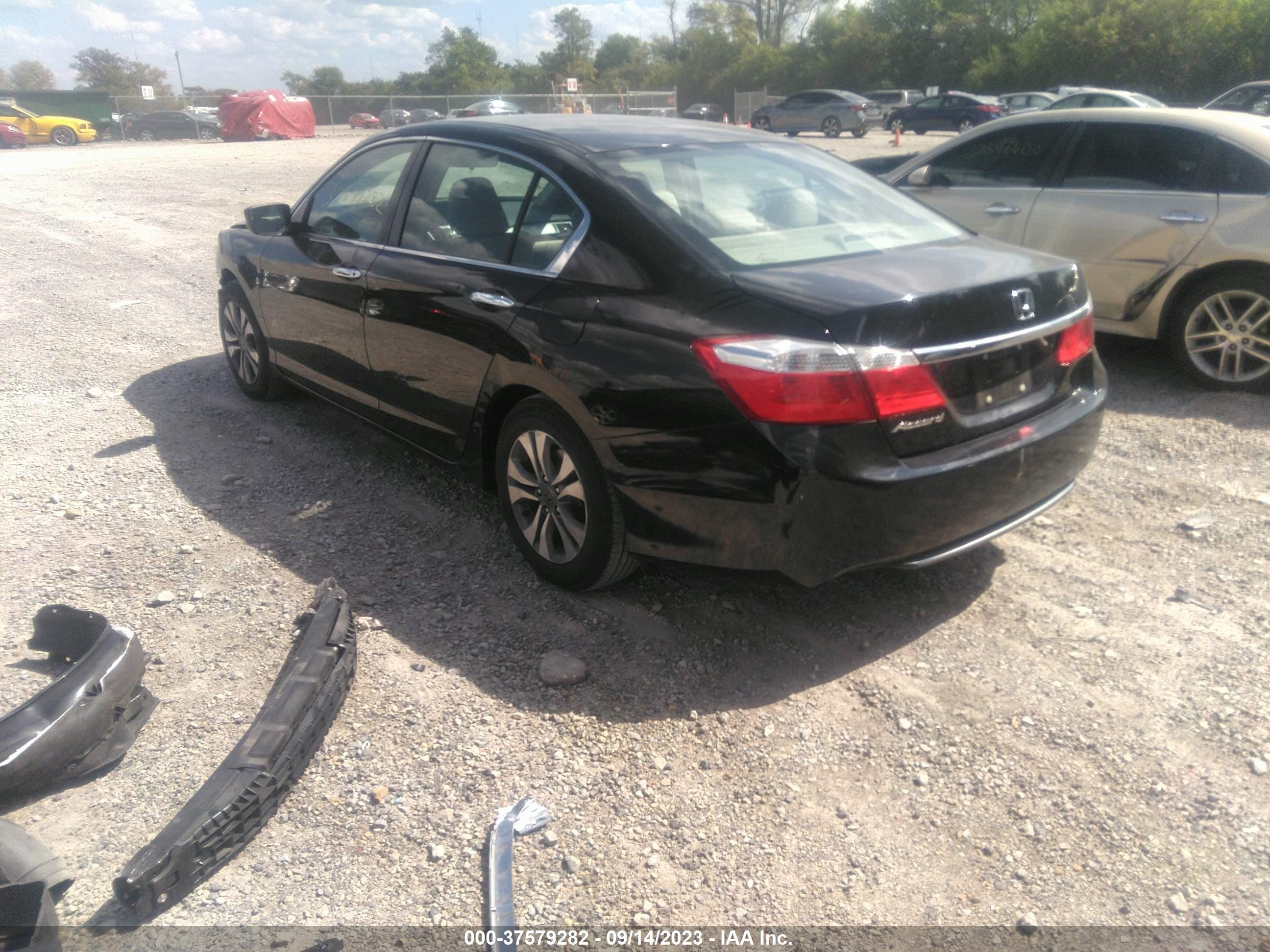 Photo 2 VIN: 1HGCR2F33FA214937 - HONDA ACCORD 