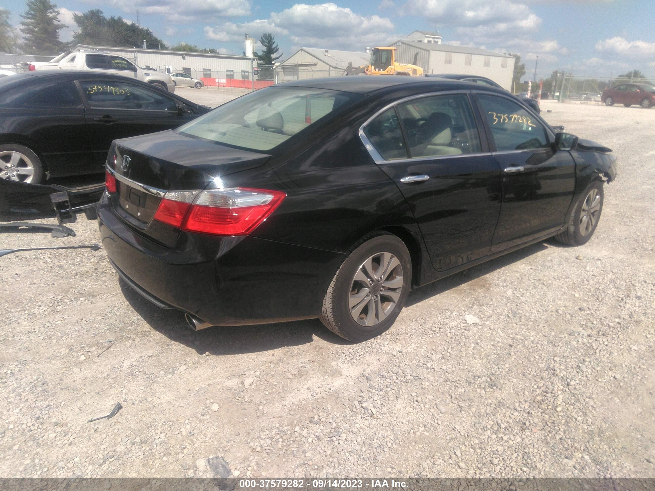 Photo 3 VIN: 1HGCR2F33FA214937 - HONDA ACCORD 