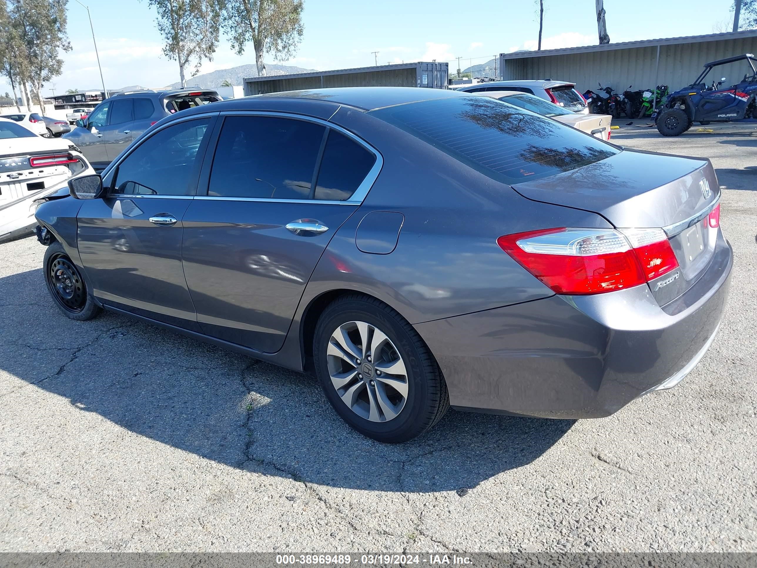 Photo 2 VIN: 1HGCR2F33FA236775 - HONDA ACCORD 