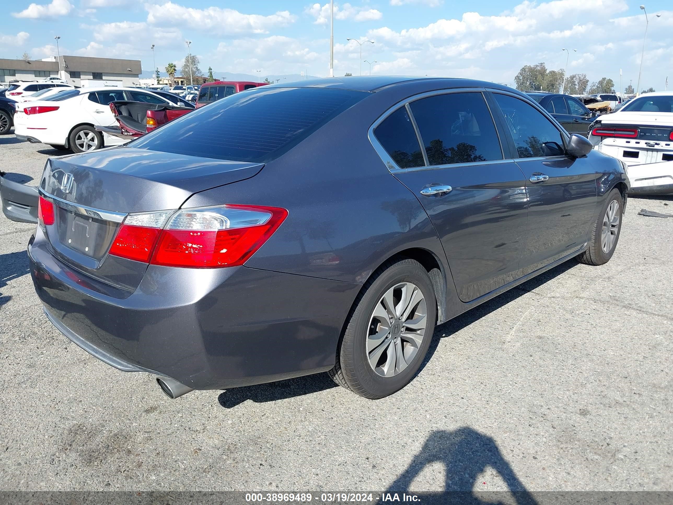 Photo 3 VIN: 1HGCR2F33FA236775 - HONDA ACCORD 