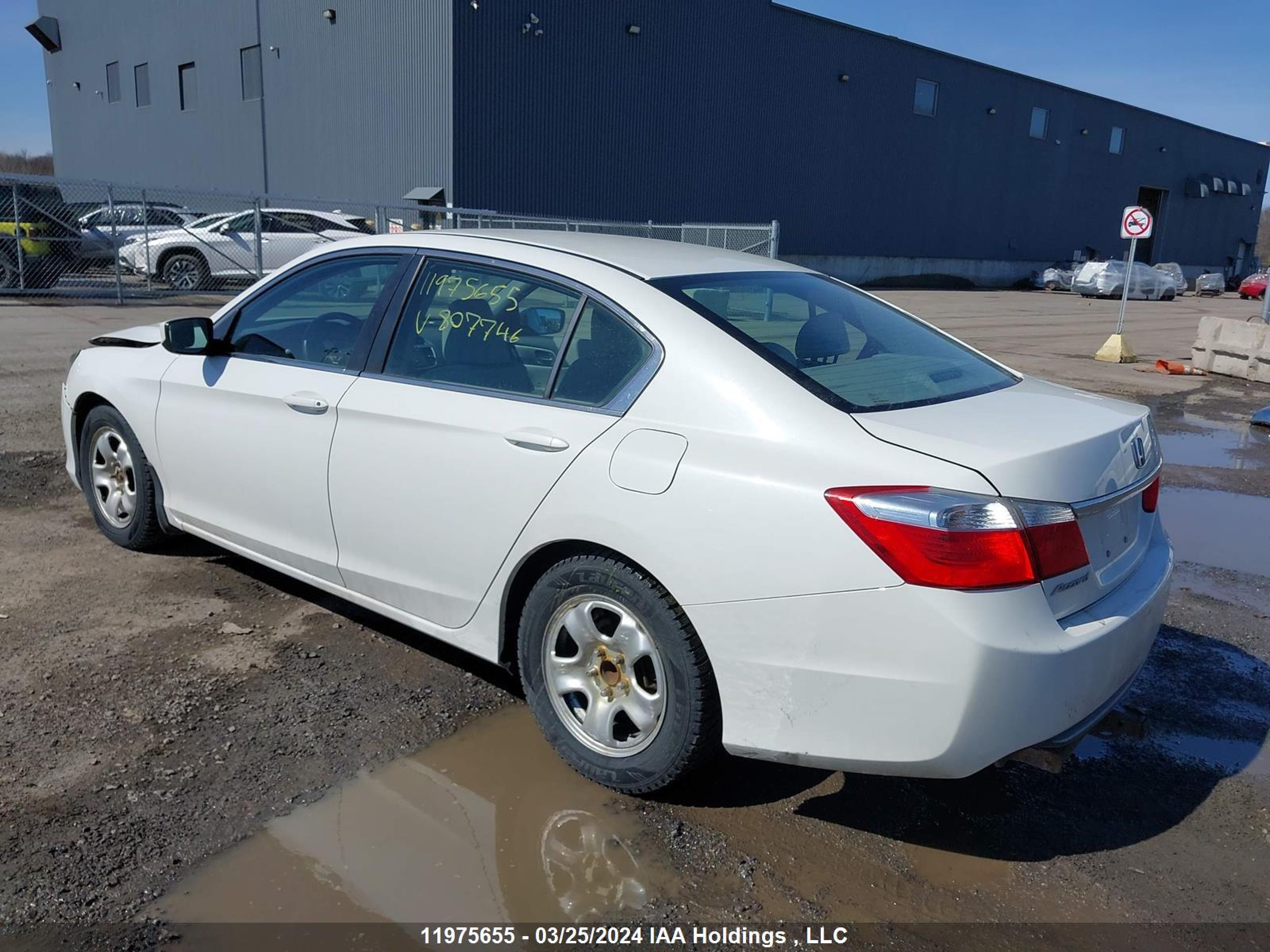 Photo 2 VIN: 1HGCR2F33FA807746 - HONDA ACCORD 