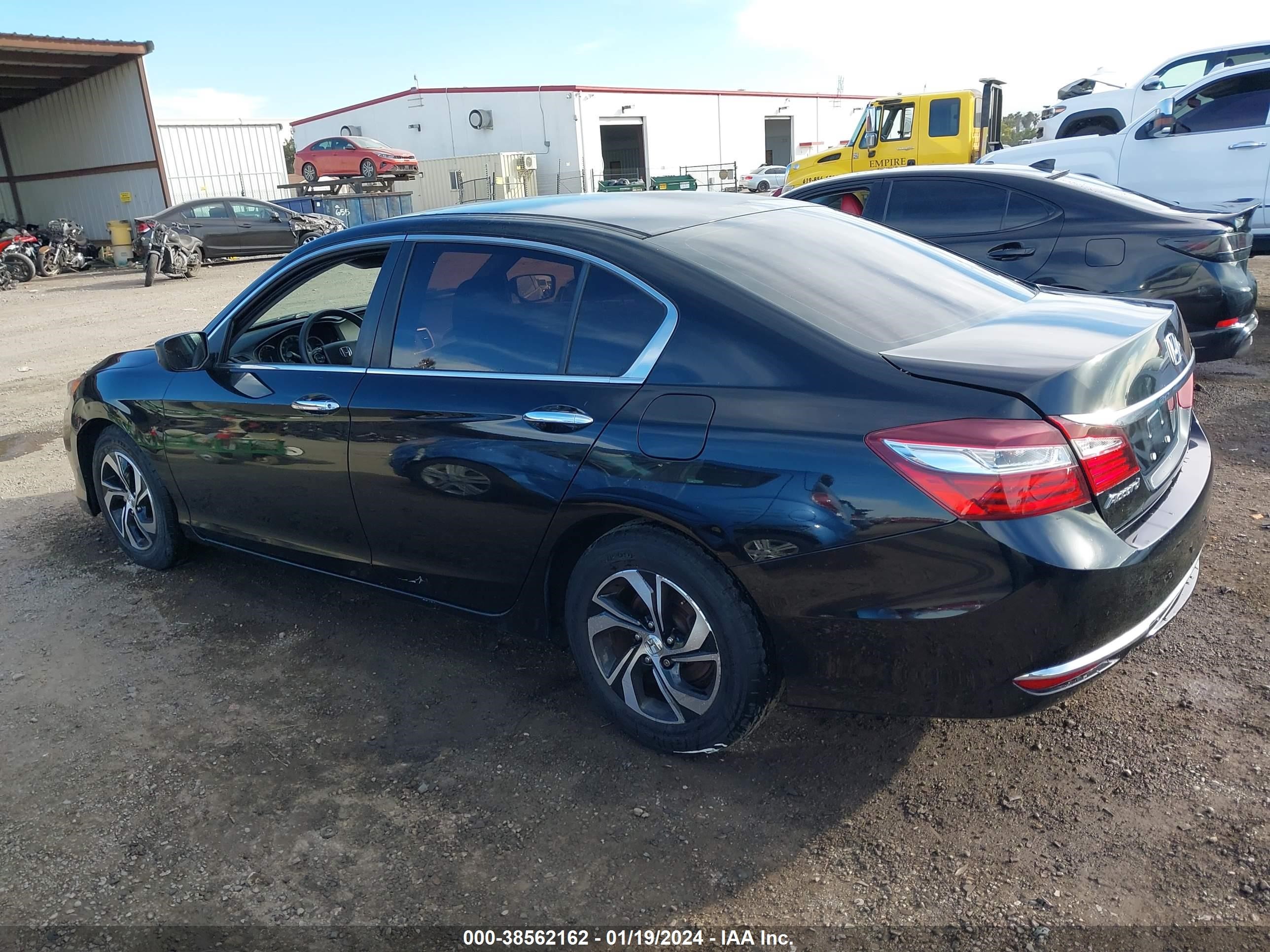 Photo 2 VIN: 1HGCR2F33GA000645 - HONDA ACCORD 