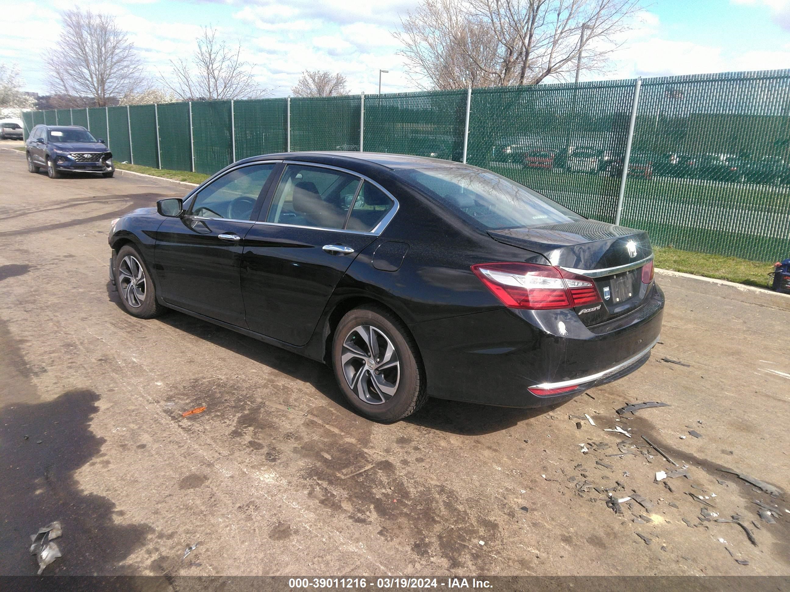 Photo 2 VIN: 1HGCR2F33GA005313 - HONDA ACCORD 