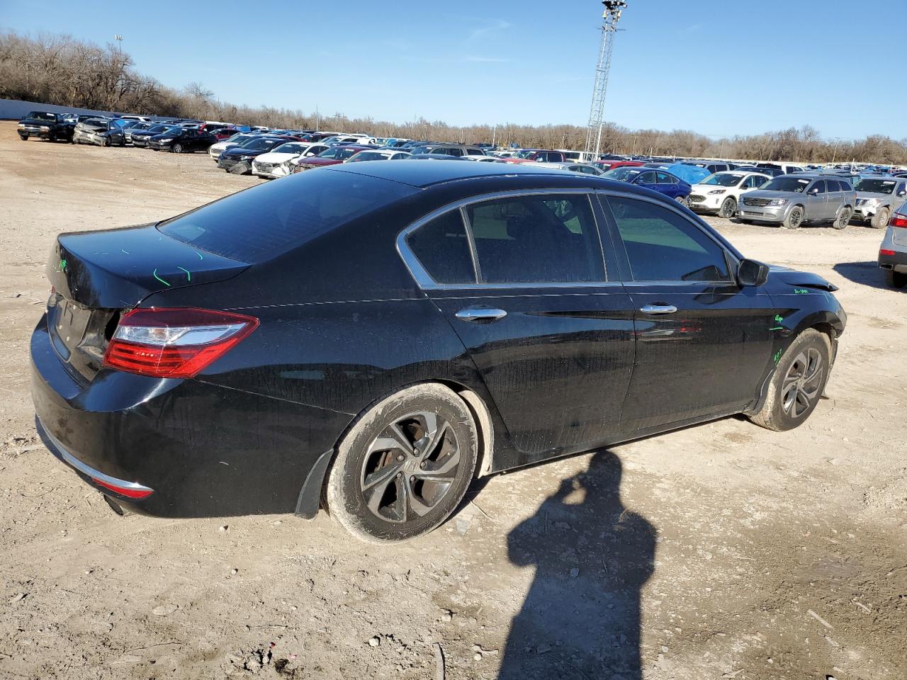 Photo 2 VIN: 1HGCR2F33GA107369 - HONDA ACCORD 