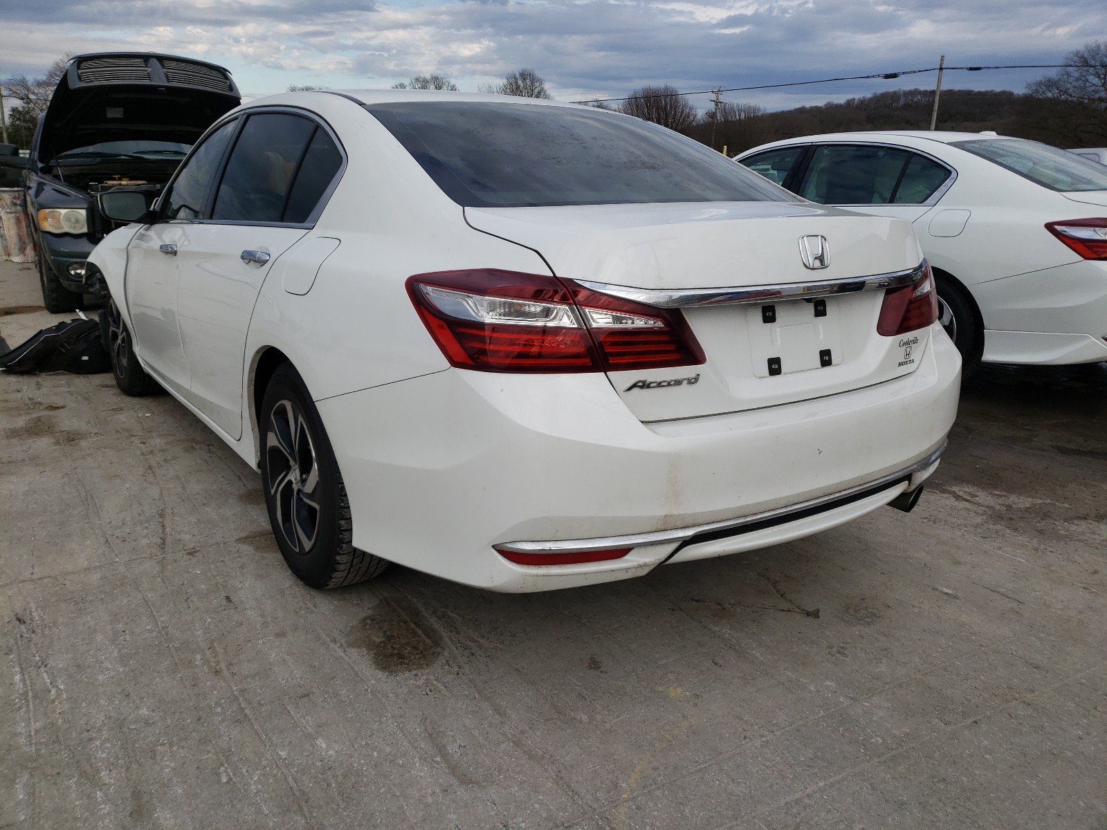 Photo 2 VIN: 1HGCR2F33GA176255 - HONDA ACCORD LX 