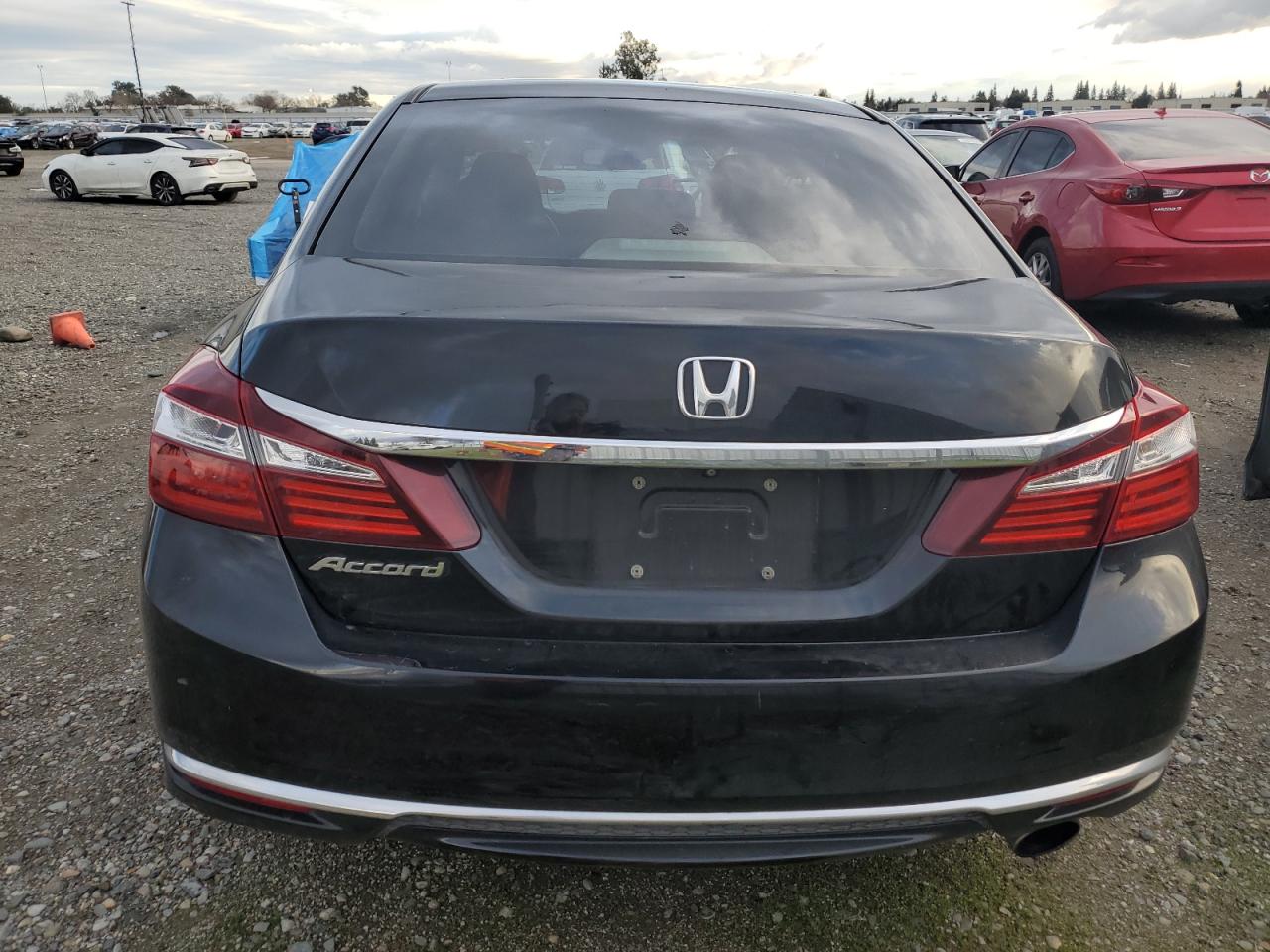 Photo 5 VIN: 1HGCR2F33HA124190 - HONDA ACCORD 