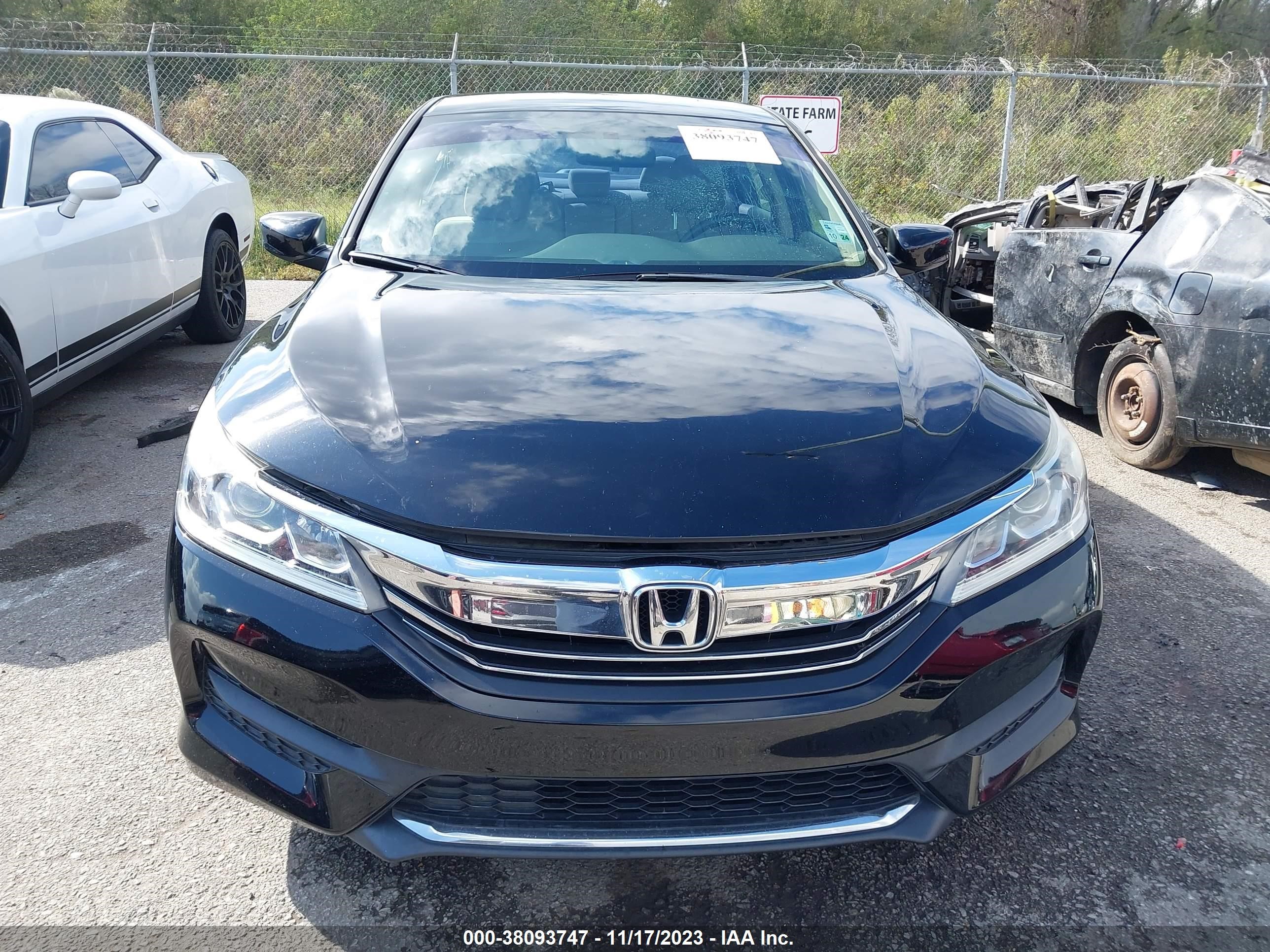 Photo 11 VIN: 1HGCR2F33HA260920 - HONDA ACCORD 