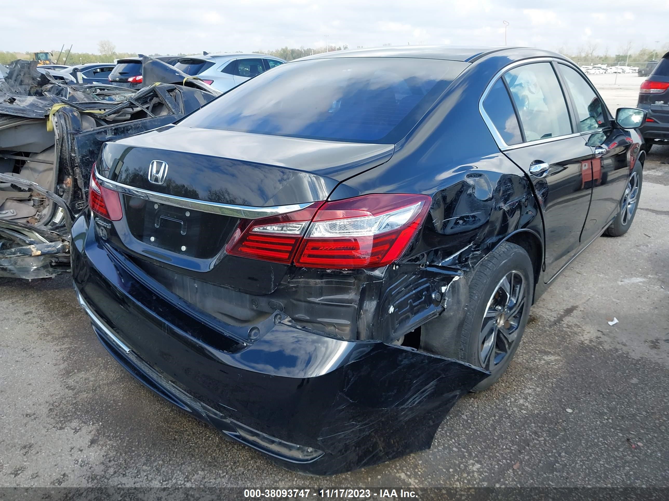 Photo 3 VIN: 1HGCR2F33HA260920 - HONDA ACCORD 