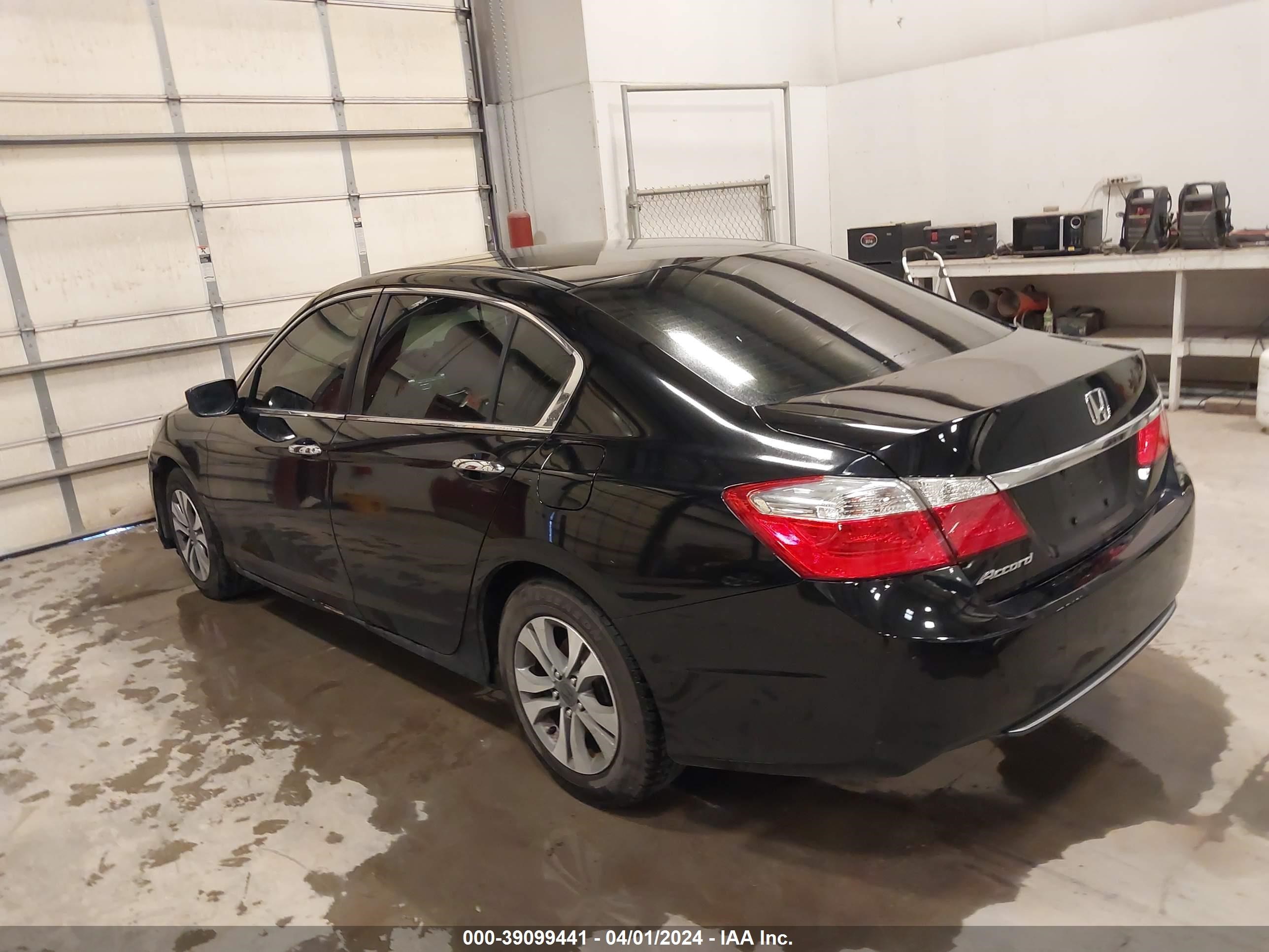 Photo 3 VIN: 1HGCR2F34EA174107 - HONDA ACCORD 