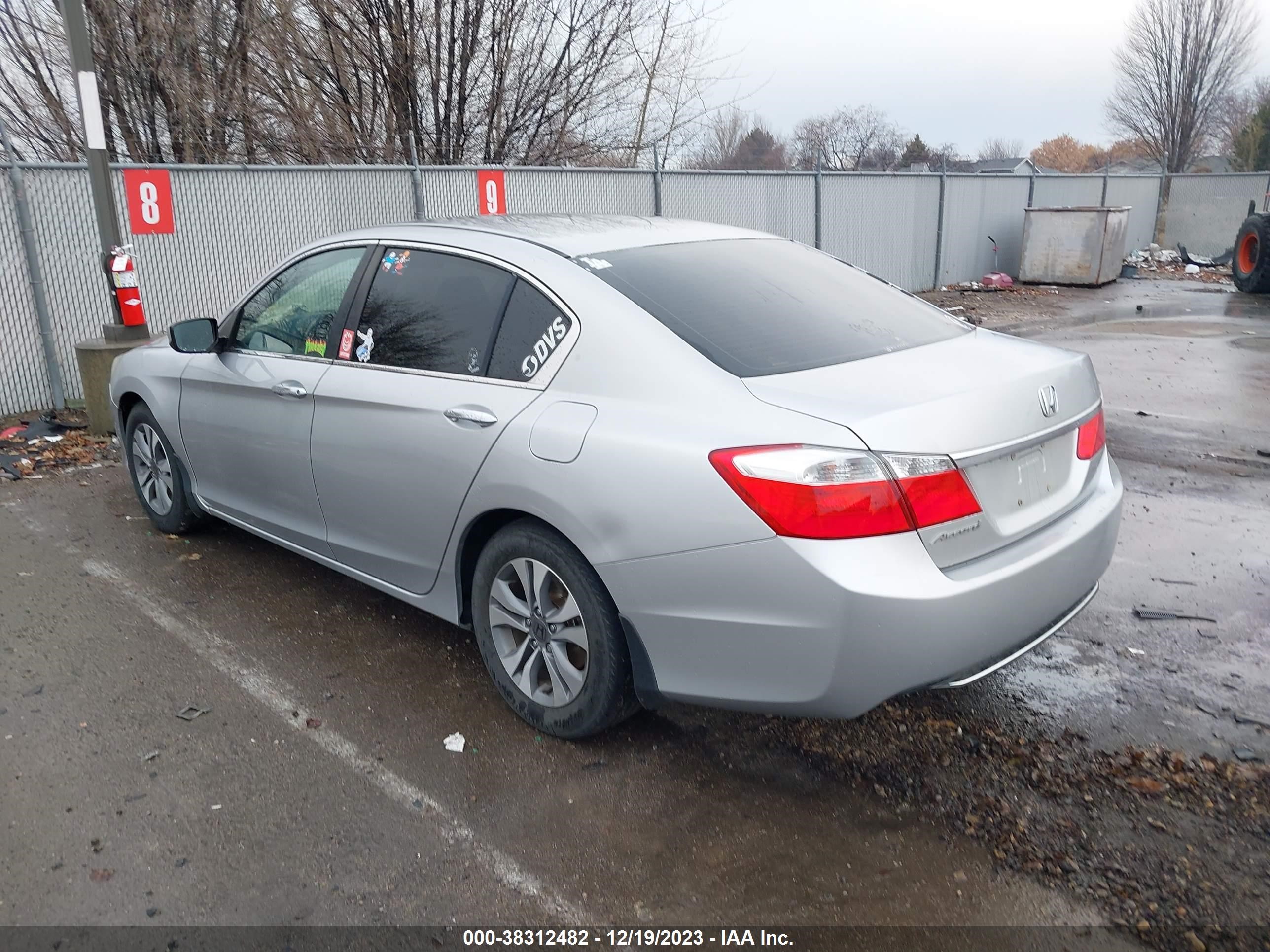 Photo 2 VIN: 1HGCR2F34FA066099 - HONDA ACCORD 