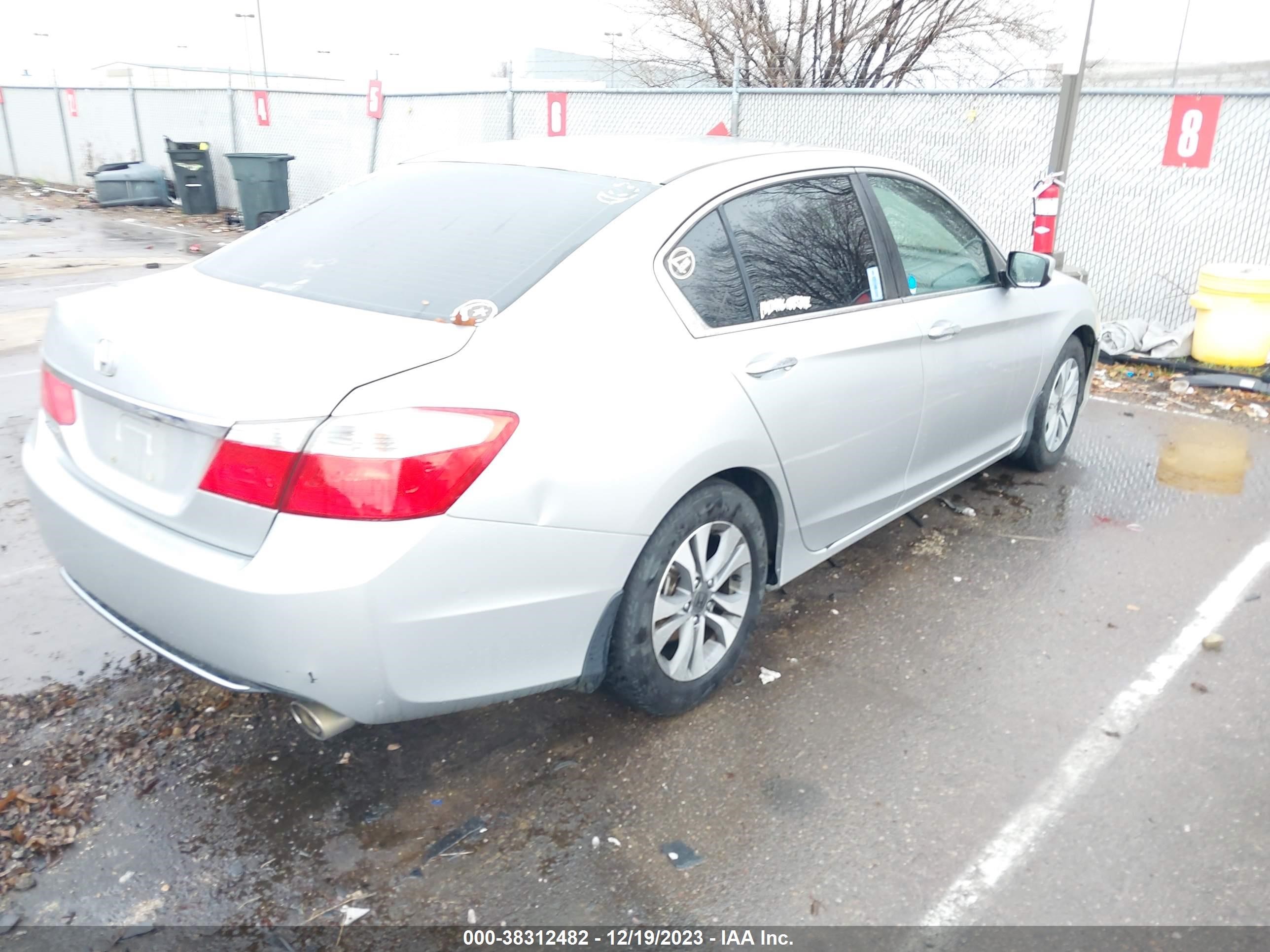 Photo 3 VIN: 1HGCR2F34FA066099 - HONDA ACCORD 