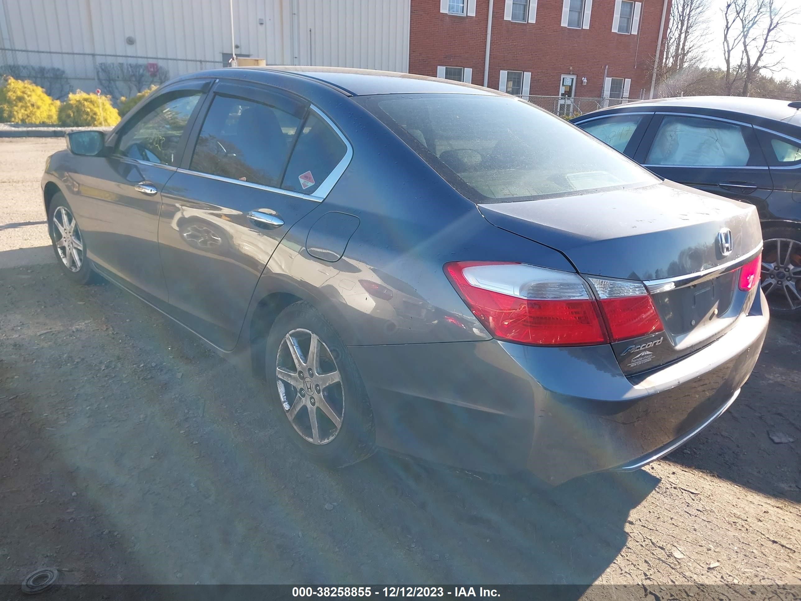 Photo 2 VIN: 1HGCR2F34FA236798 - HONDA ACCORD 