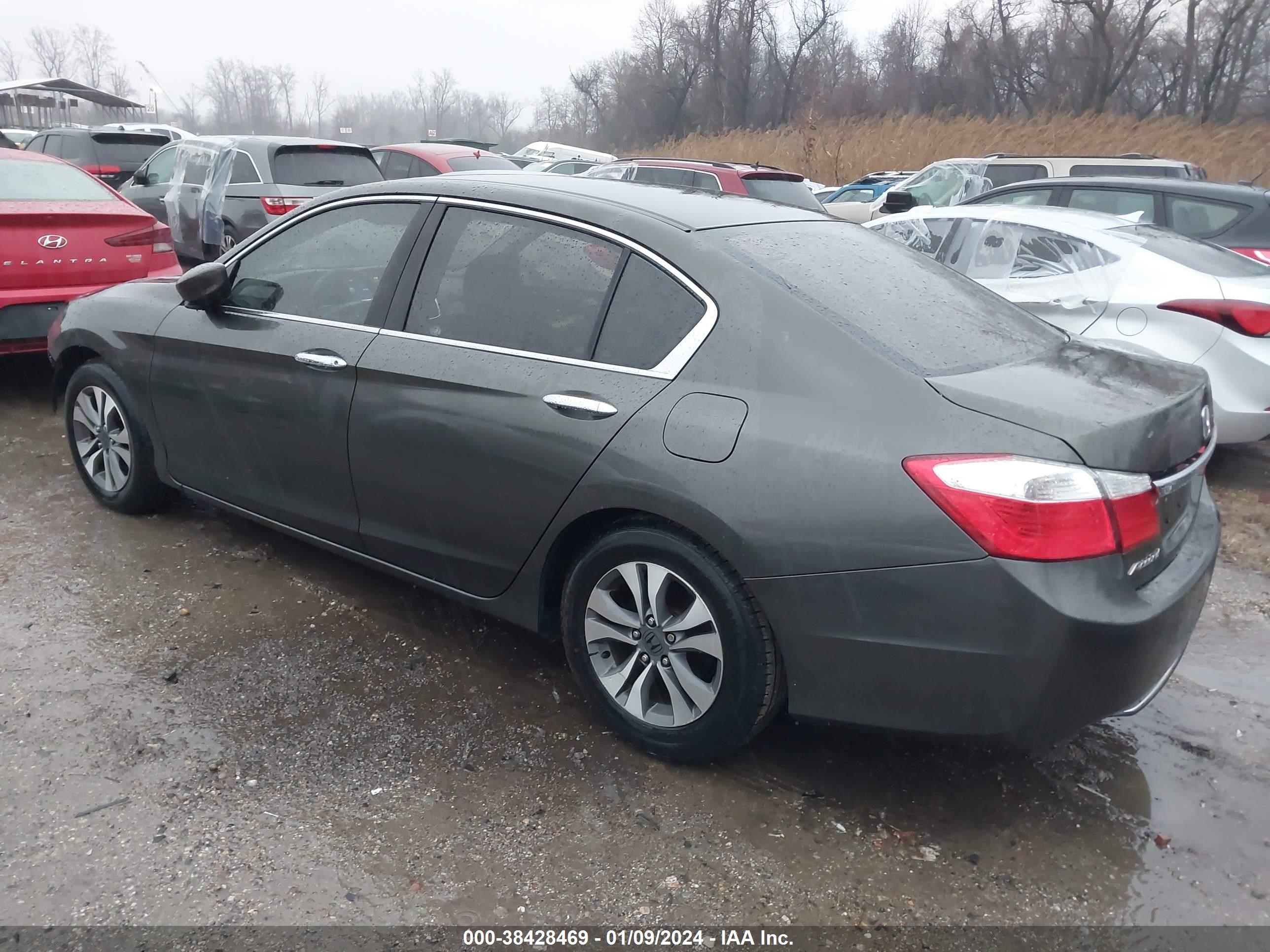 Photo 2 VIN: 1HGCR2F35DA123598 - HONDA ACCORD 