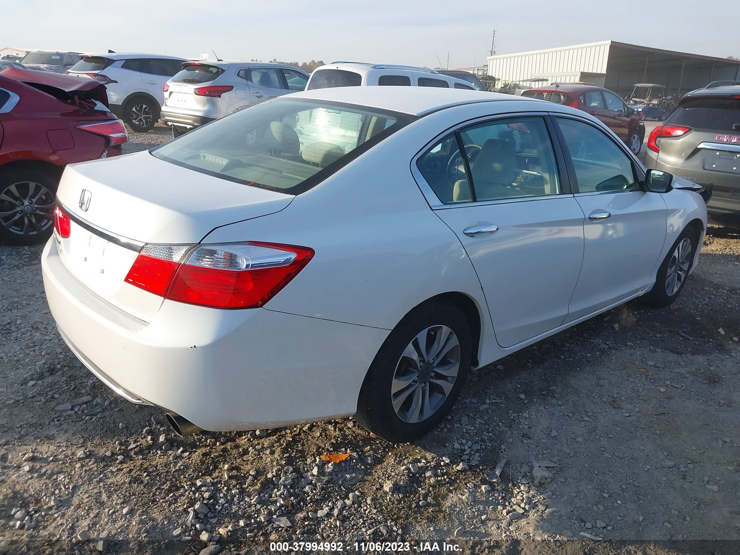 Photo 3 VIN: 1HGCR2F35DA142264 - HONDA ACCORD 